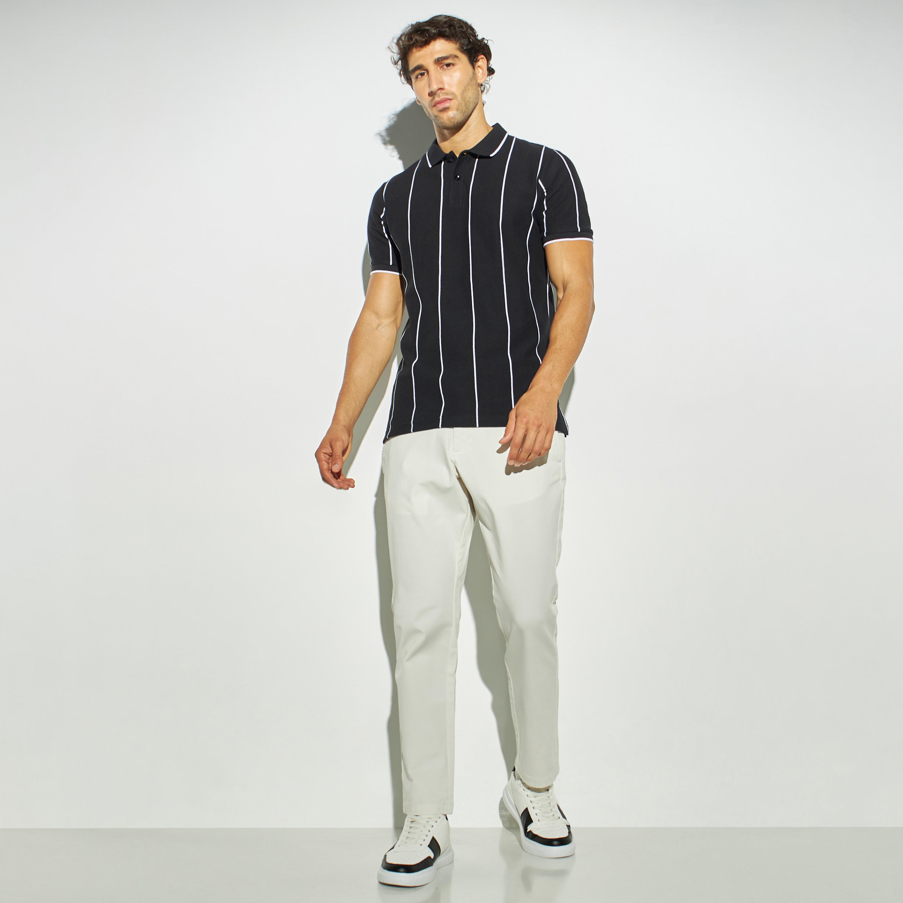 بنطلون شينو سادة بقصة مريحة من آيكونيك-men-clothing-bottoms-trousersandchinos-chinos-image-3