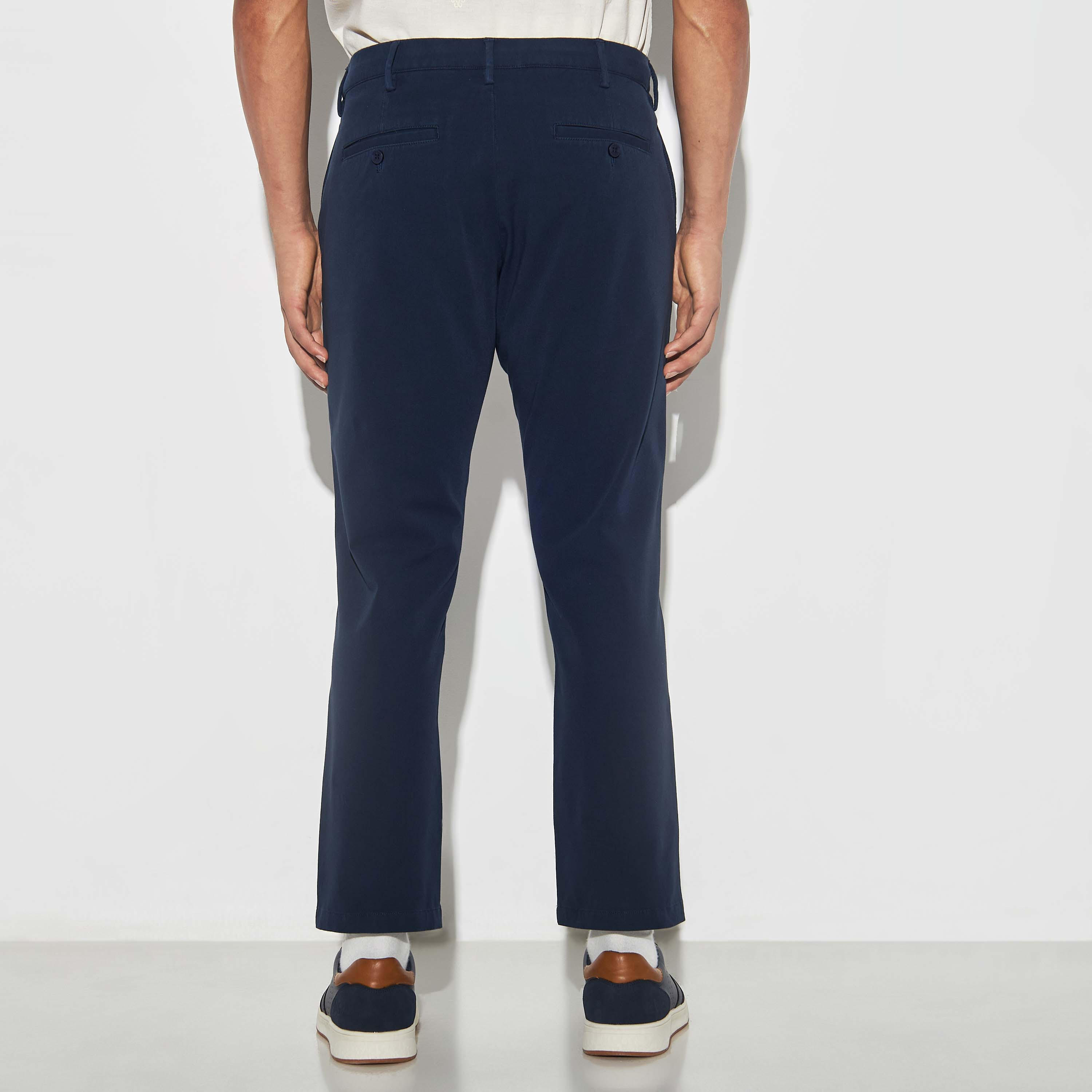 بنطلون شينو سادة بقصة مريحة وجيوب من آيكونيك-men-clothing-bottoms-trousersandchinos-chinos-image-2