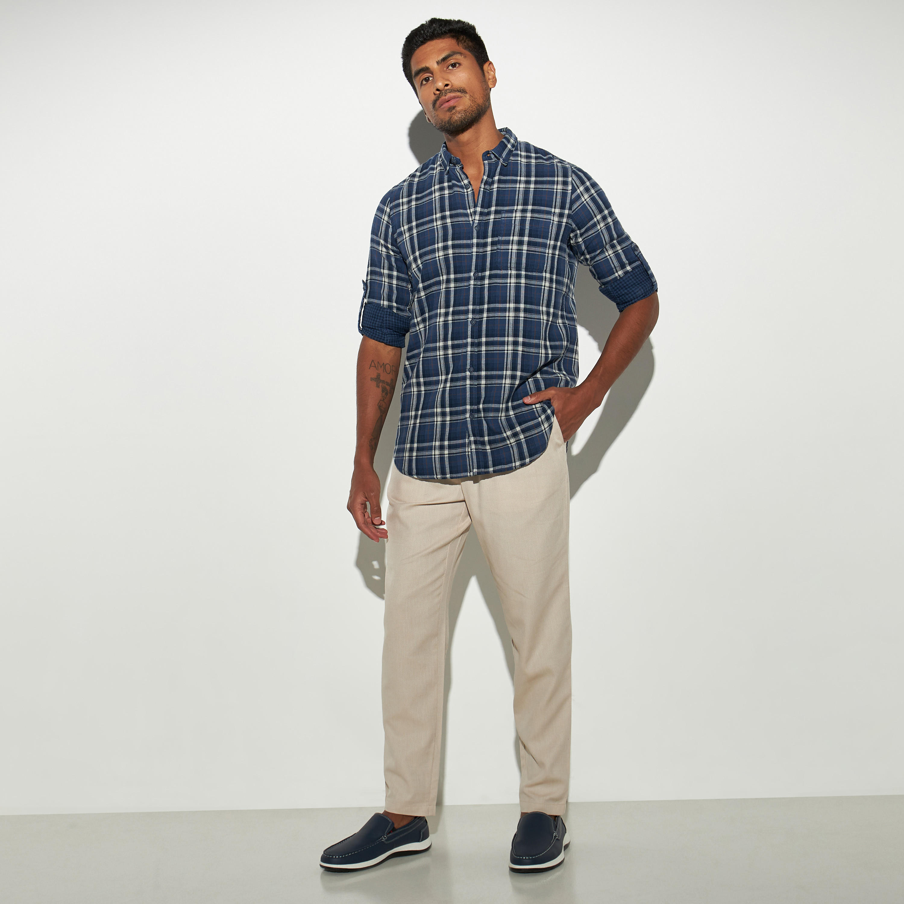 بنطلون أكسفورد بارز الملمس بجيوب من آيكونيك-men-clothing-bottoms-trousersandchinos-trousers-image-3