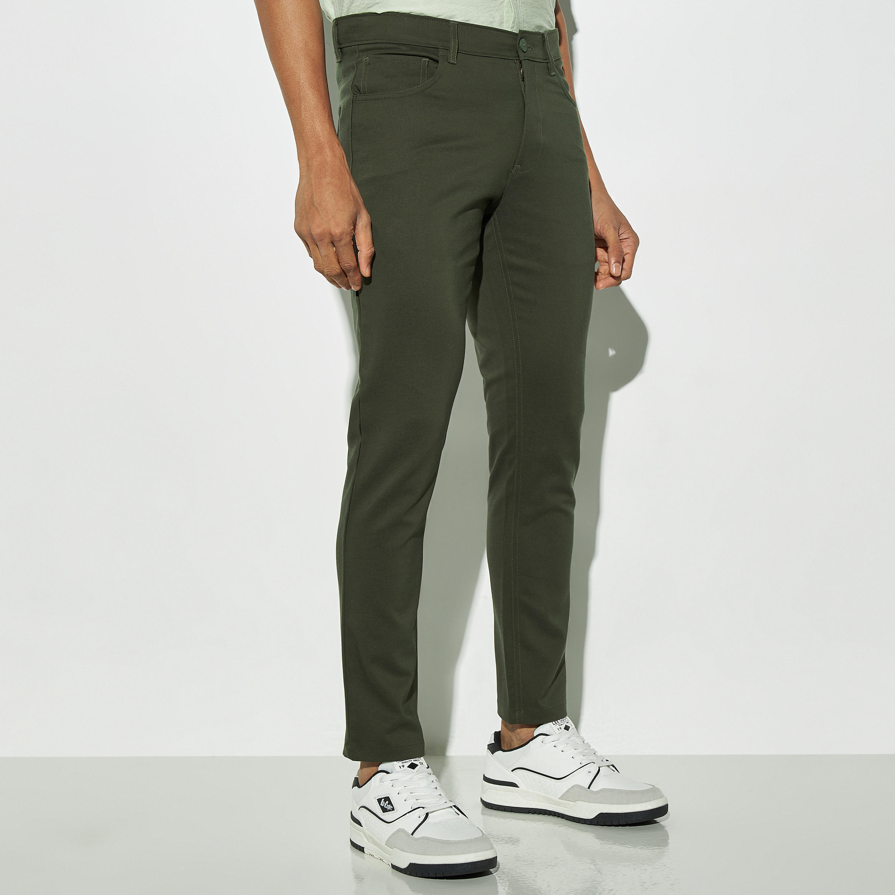بنطلون بقصة عادية و5 جيوب من آيكونيك-men-clothing-bottoms-trousersandchinos-trousers-image-1