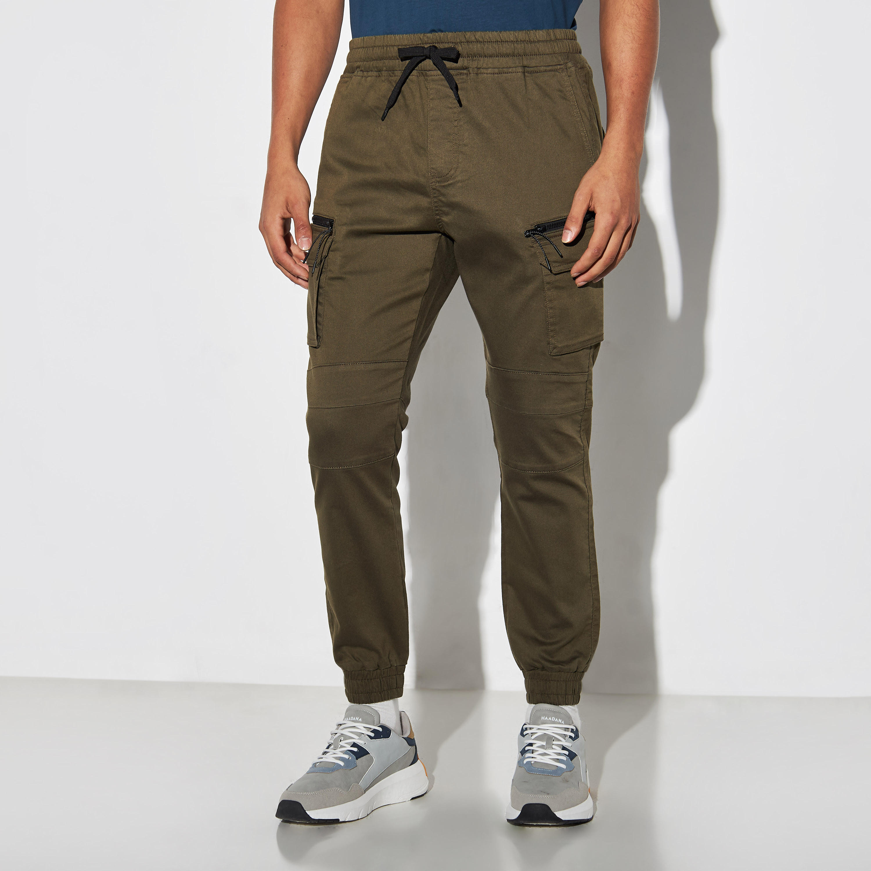 بنطلون رياضي كارجو سادة بسحاب من آيكونيك-men-clothing-bottoms-joggers-image-1