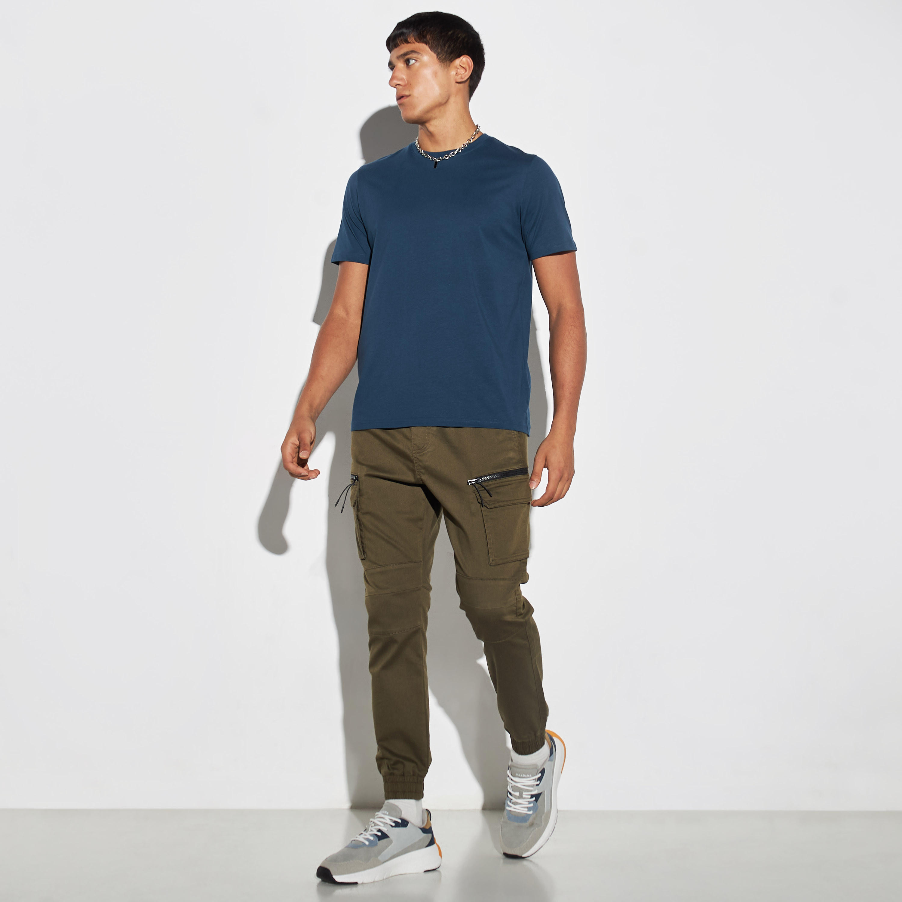 بنطلون رياضي كارجو سادة بسحاب من آيكونيك-men-clothing-bottoms-joggers-image-2