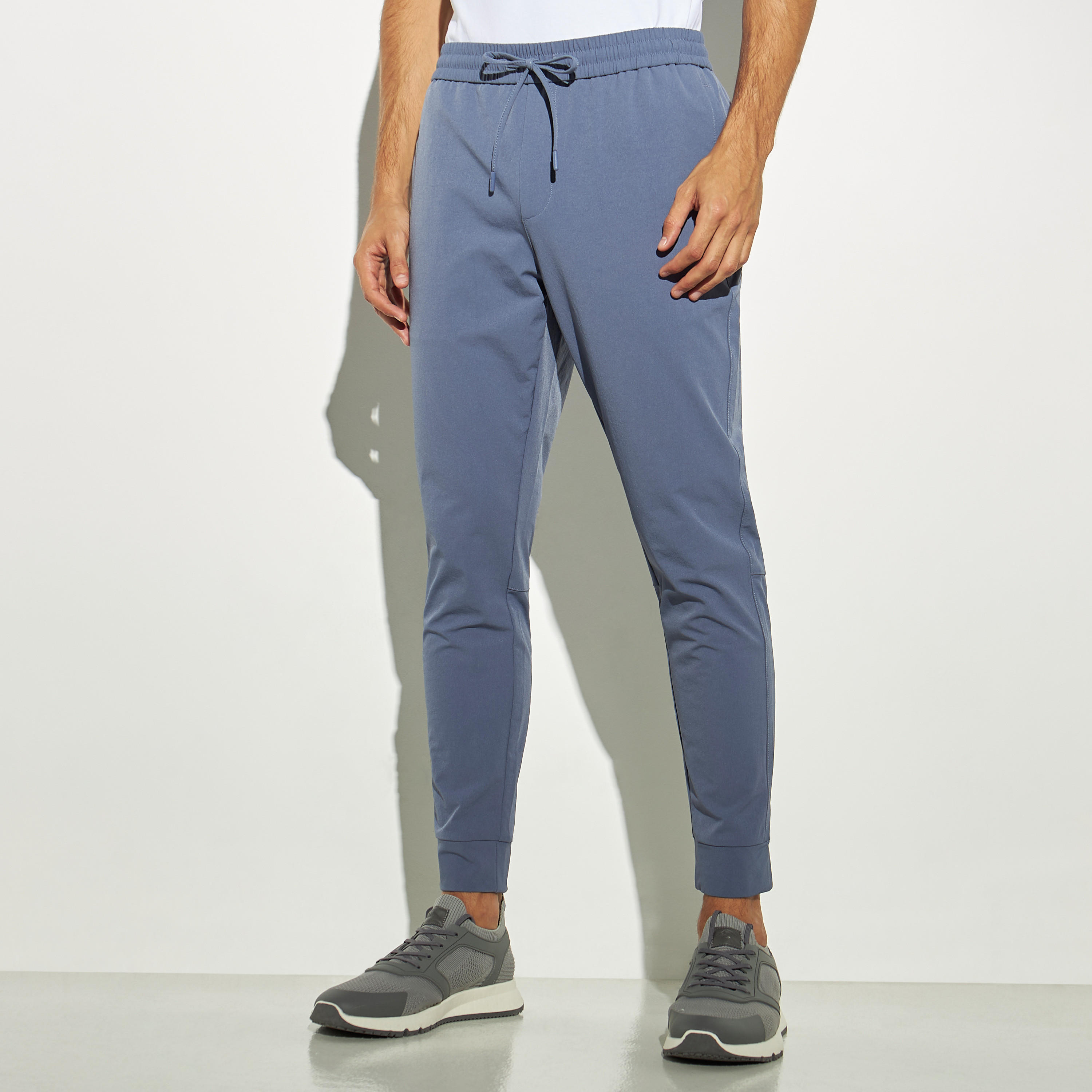 بنطلون رياضي سادة برباط إغلاق وجيوب بسحاب من آيكونيك-men-clothing-bottoms-joggers-image-4