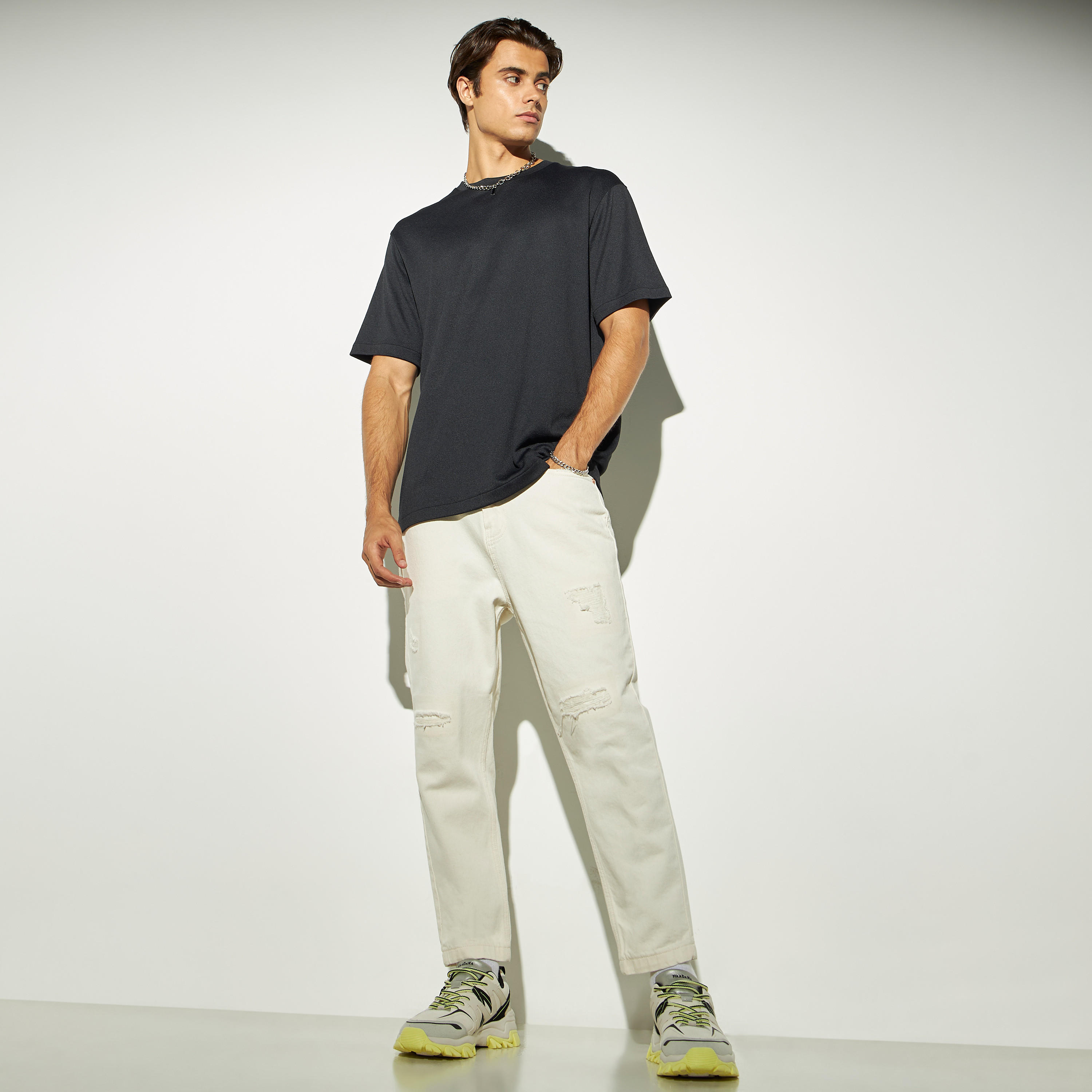 تيشيرت بارز الملمس بياقة ضيّقة وأكمام قصيرة من آيكونيك-men-clothing-tshirtsandpolos-tshirts-image-2