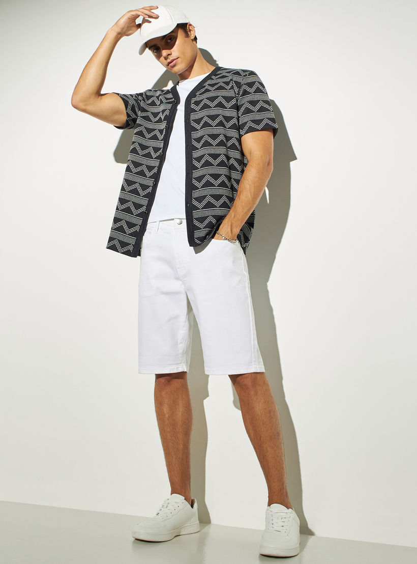 تيشيرت جاكارد بياقة V وأكمام قصيرة من آيكونيك-men-clothing-shirts-image-2