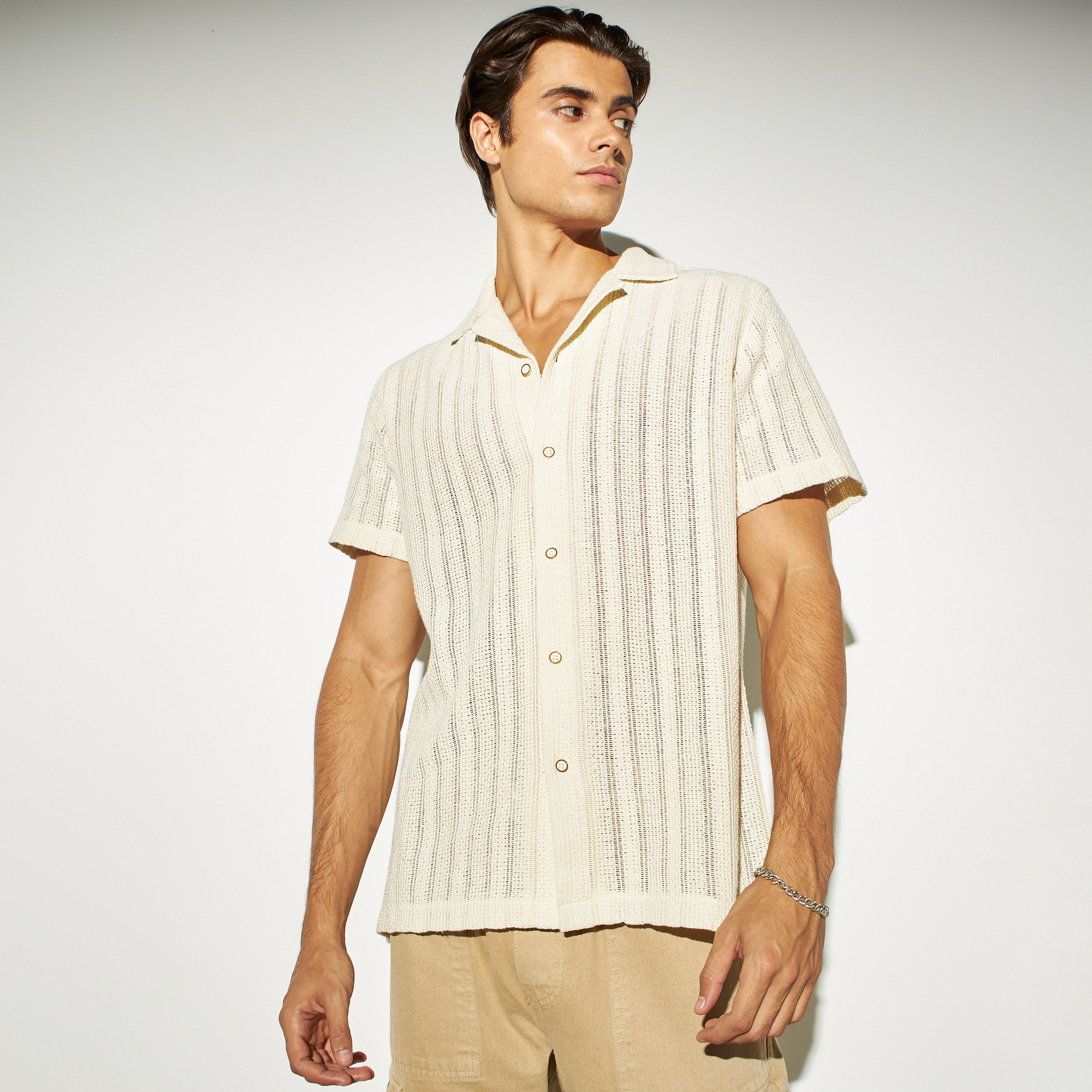 قميص بارز الملمس بأكمام قصيرة من آيكونيك-men-clothing-shirts-image-1