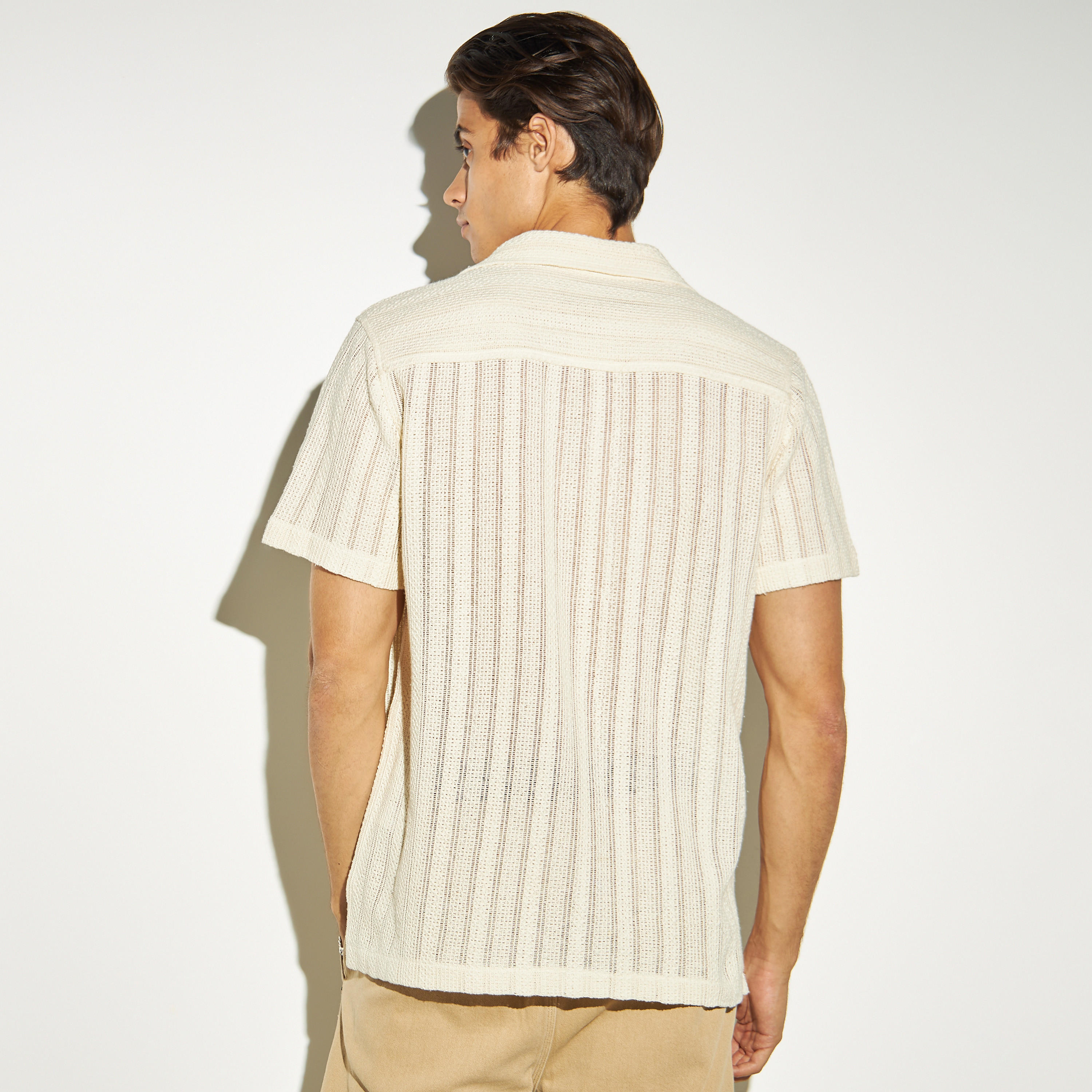 قميص بارز الملمس بأكمام قصيرة من آيكونيك-men-clothing-shirts-image-3