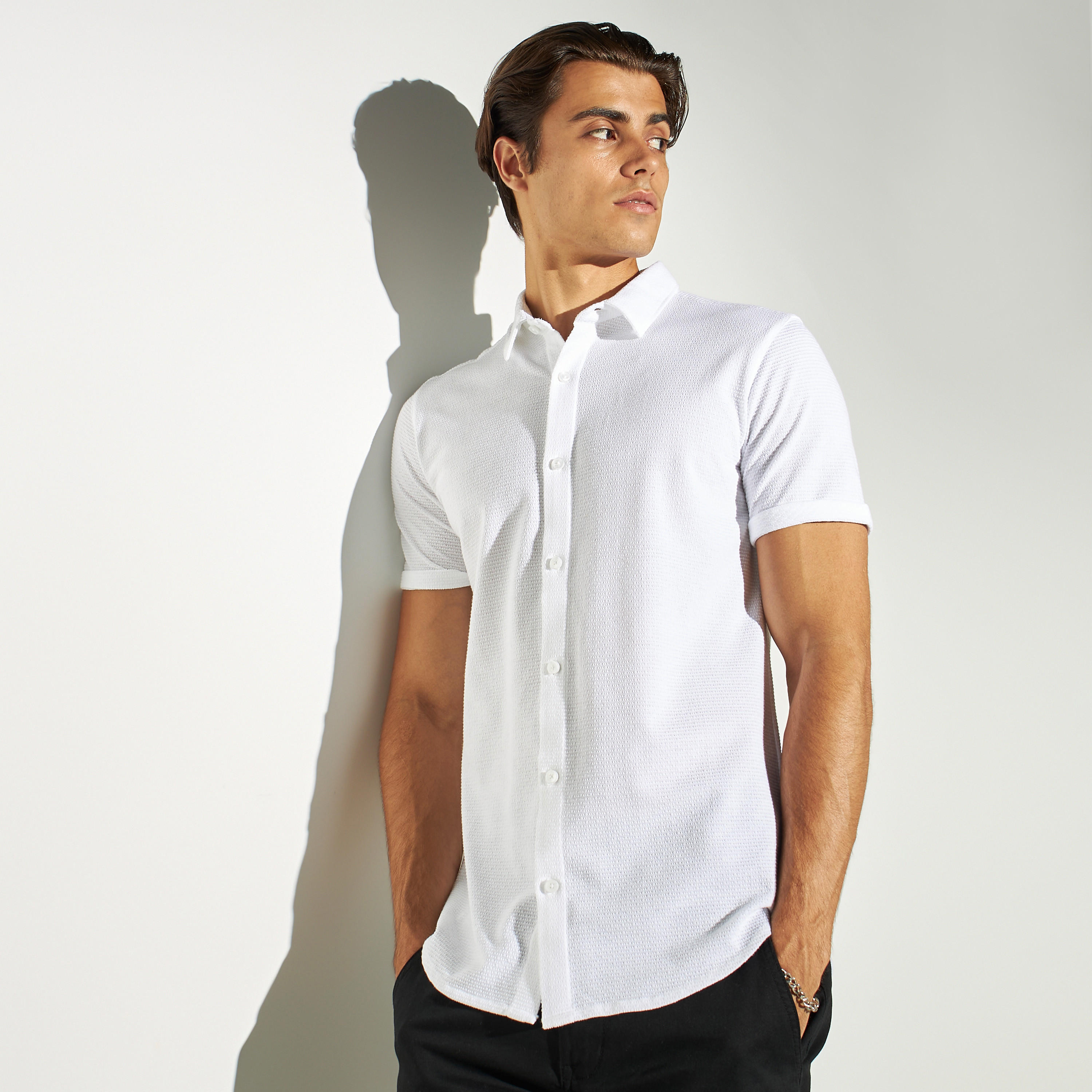 قميص بأكمام قصيرة بارز الملمس بزر من آيكونيك-men-clothing-shirts-image-1