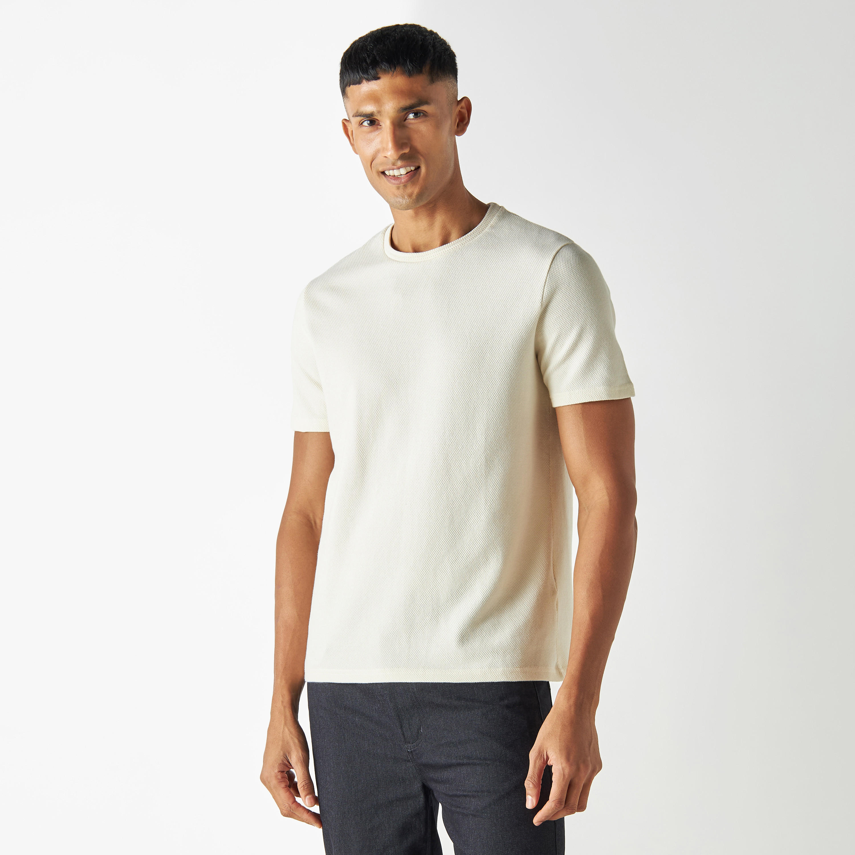 تيشيرت بارز الملمس بياقة ضيّقة وأكمام قصيرة من آيكونيك-men-clothing-tshirtsandpolos-tshirts-image-4