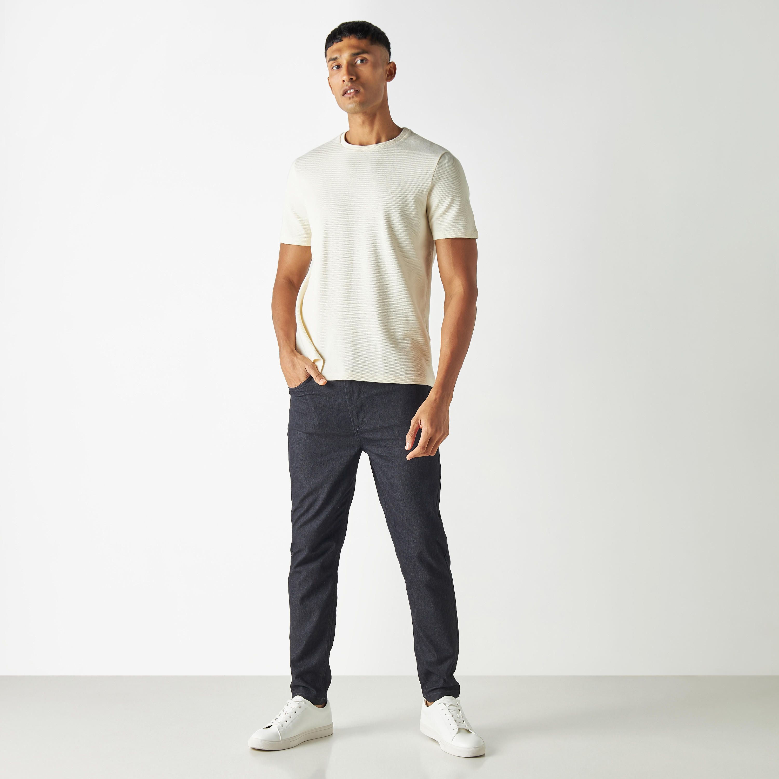 تيشيرت بارز الملمس بياقة ضيّقة وأكمام قصيرة من آيكونيك-men-clothing-tshirtsandpolos-tshirts-image-3