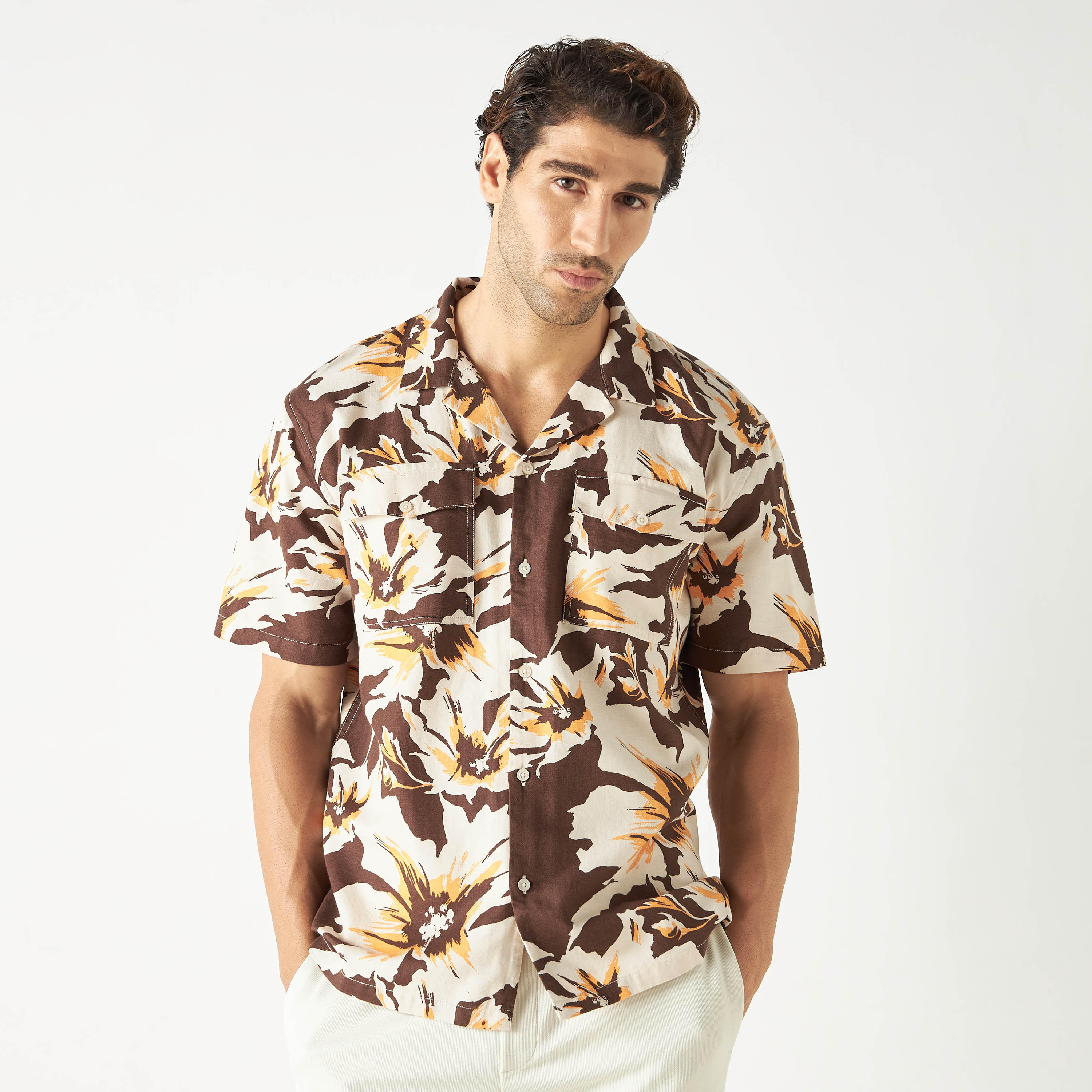 قميص بياقة كامب وطبعات أزهار من آيكونيك-men-clothing-shirts-image-1