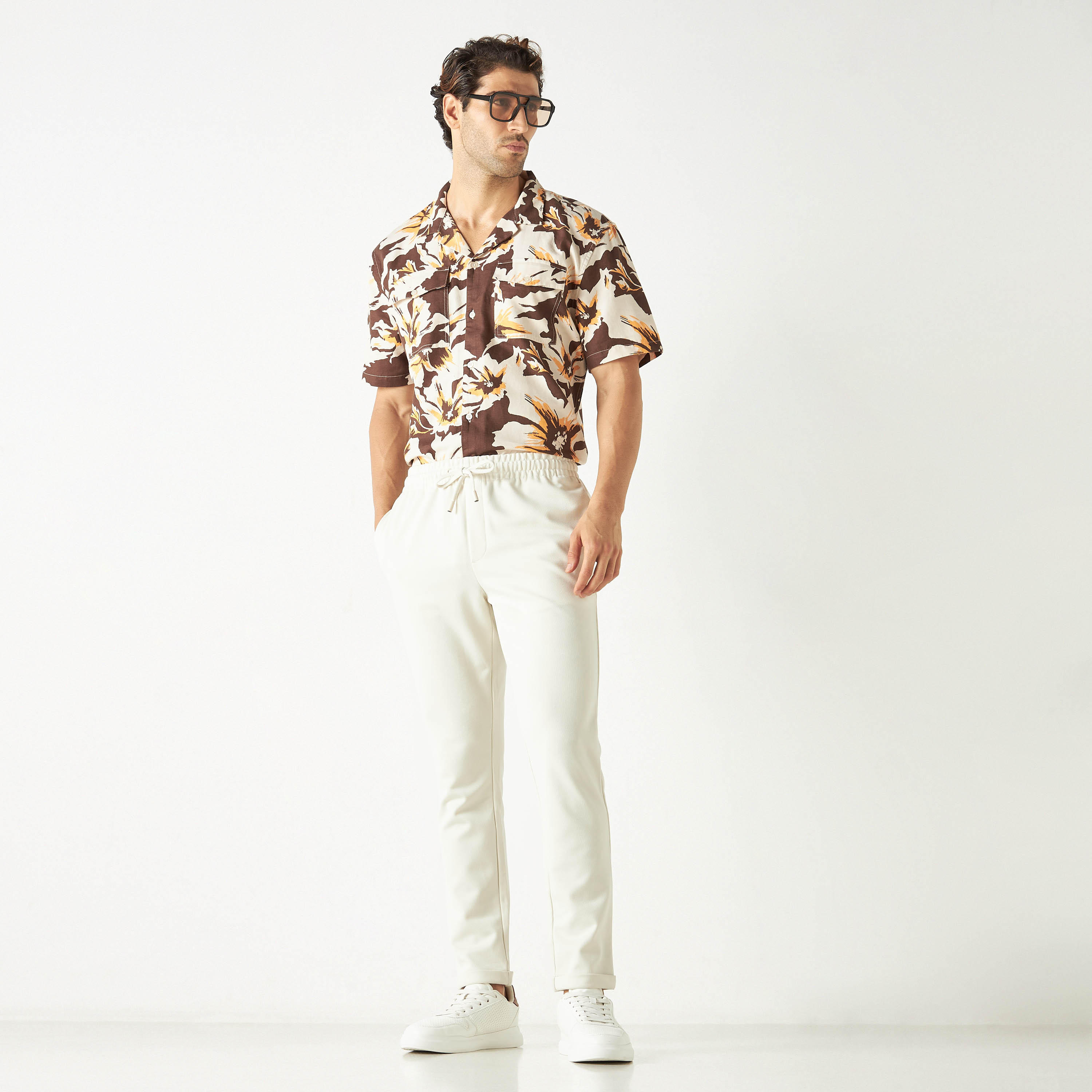 قميص بياقة كامب وطبعات أزهار من آيكونيك-men-clothing-shirts-image-2