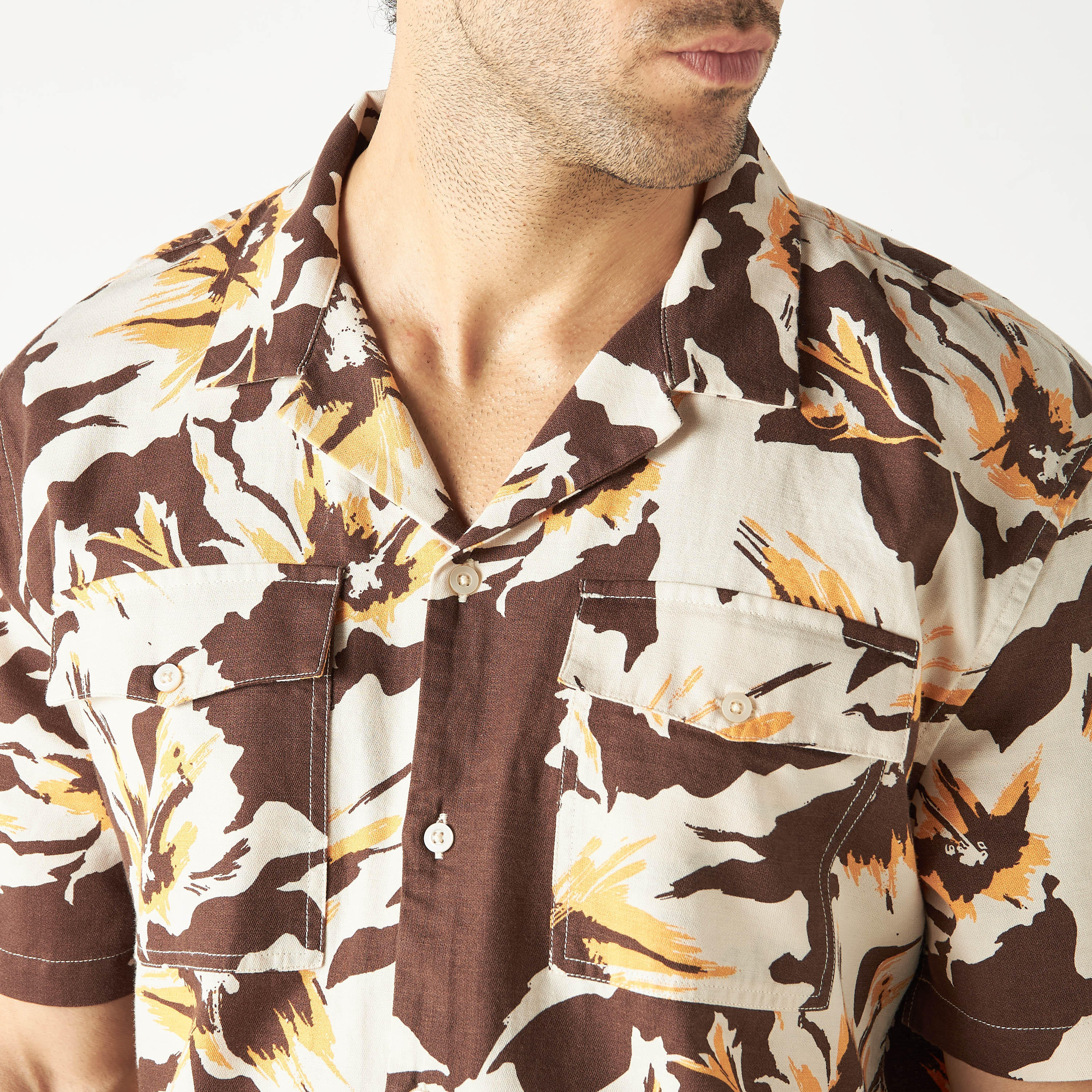 قميص بياقة كامب وطبعات أزهار من آيكونيك-men-clothing-shirts-image-4