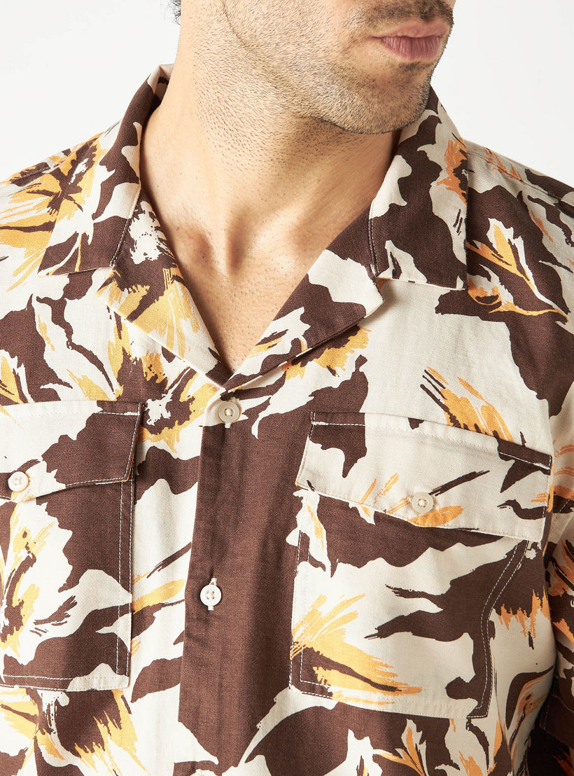 قميص بياقة كامب وطبعات أزهار من آيكونيك-men-clothing-shirts-image-4