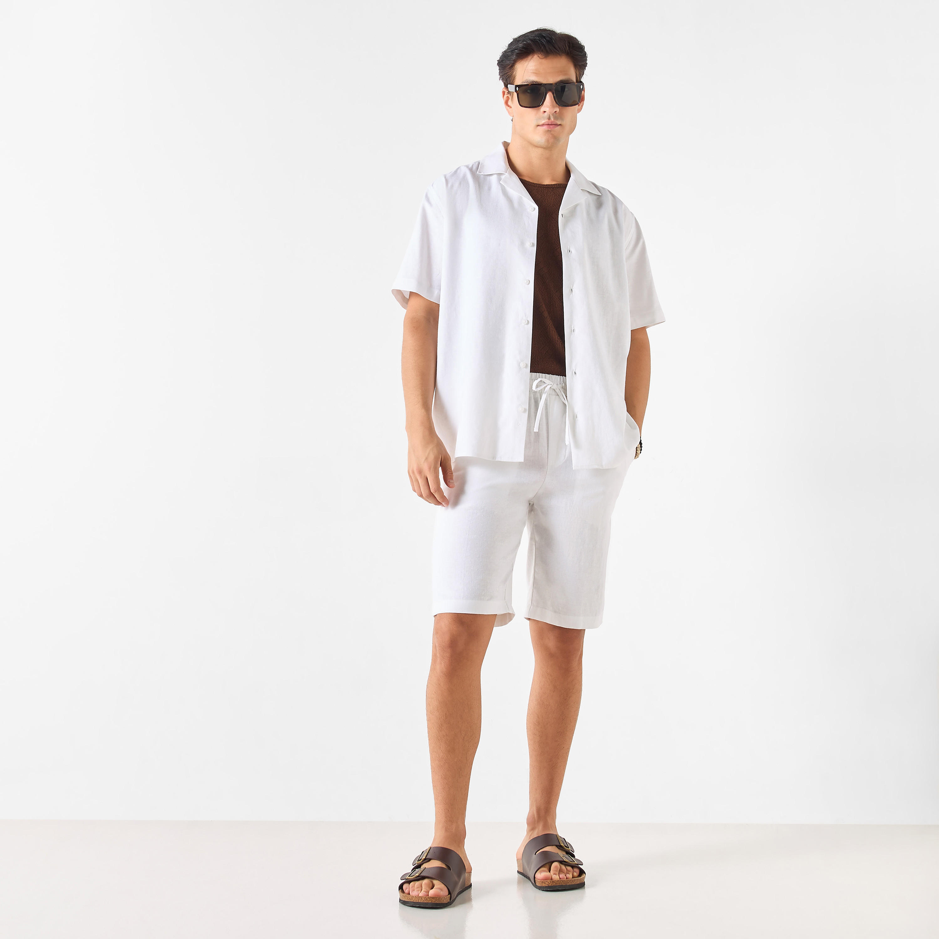 شورت مزيج كتان سادة مع جيوب من آيكونيك-men-clothing-bottoms-shorts-image-3