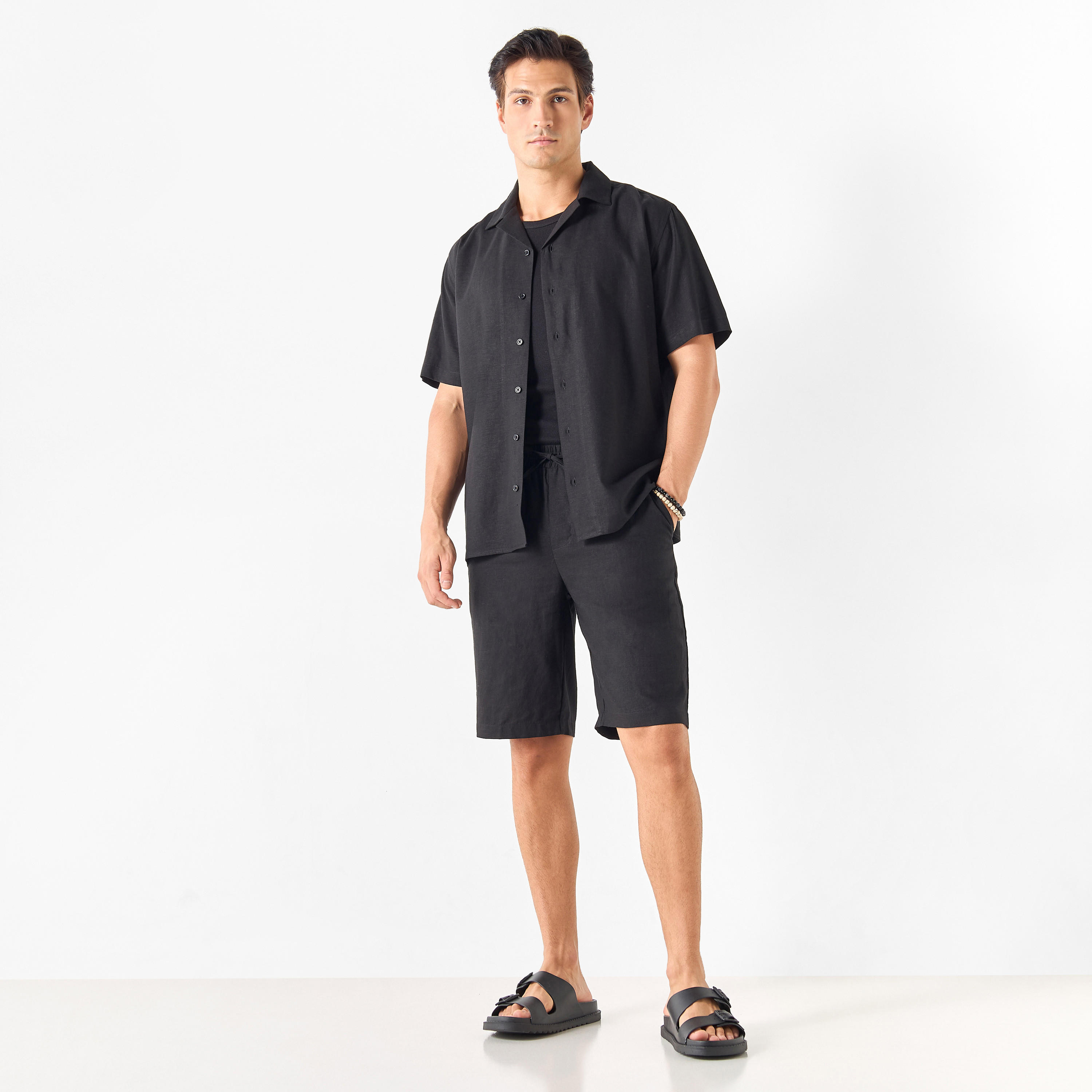 شورت مزيج كتان سادة مع جيوب من آيكونيك-men-clothing-bottoms-shorts-image-7
