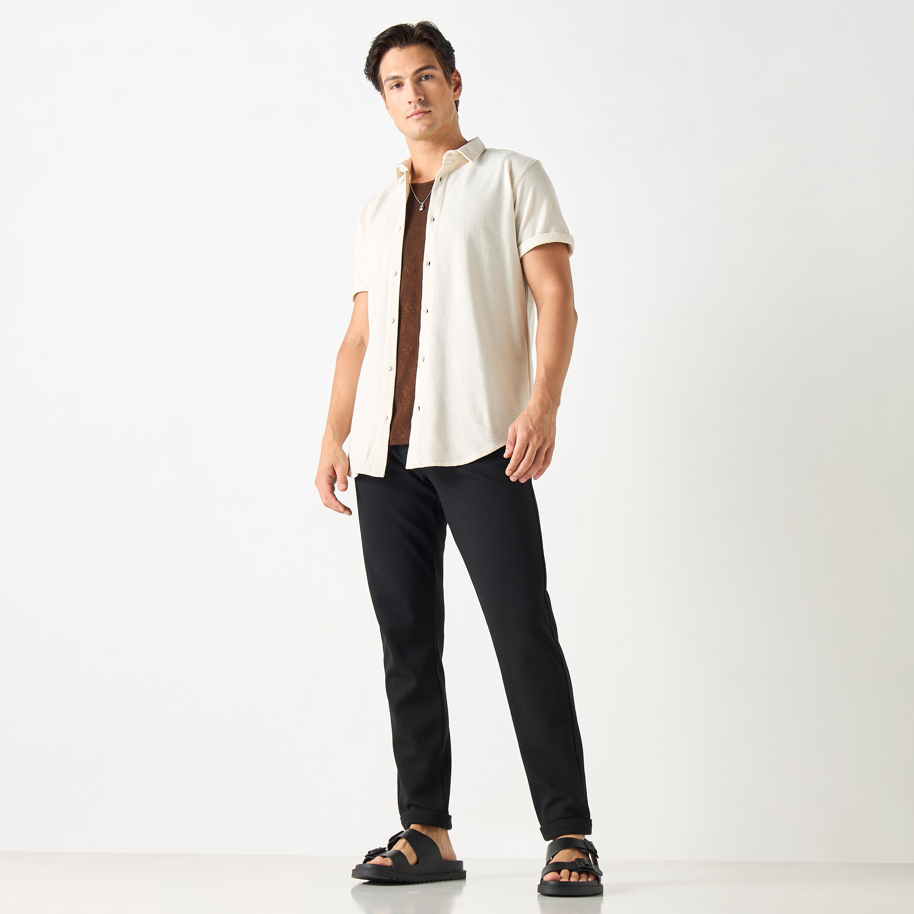 قميص بارز الملمس بياقة عريضة وأكمام قصيرة من آيكونيك-men-clothing-shirts-image-6