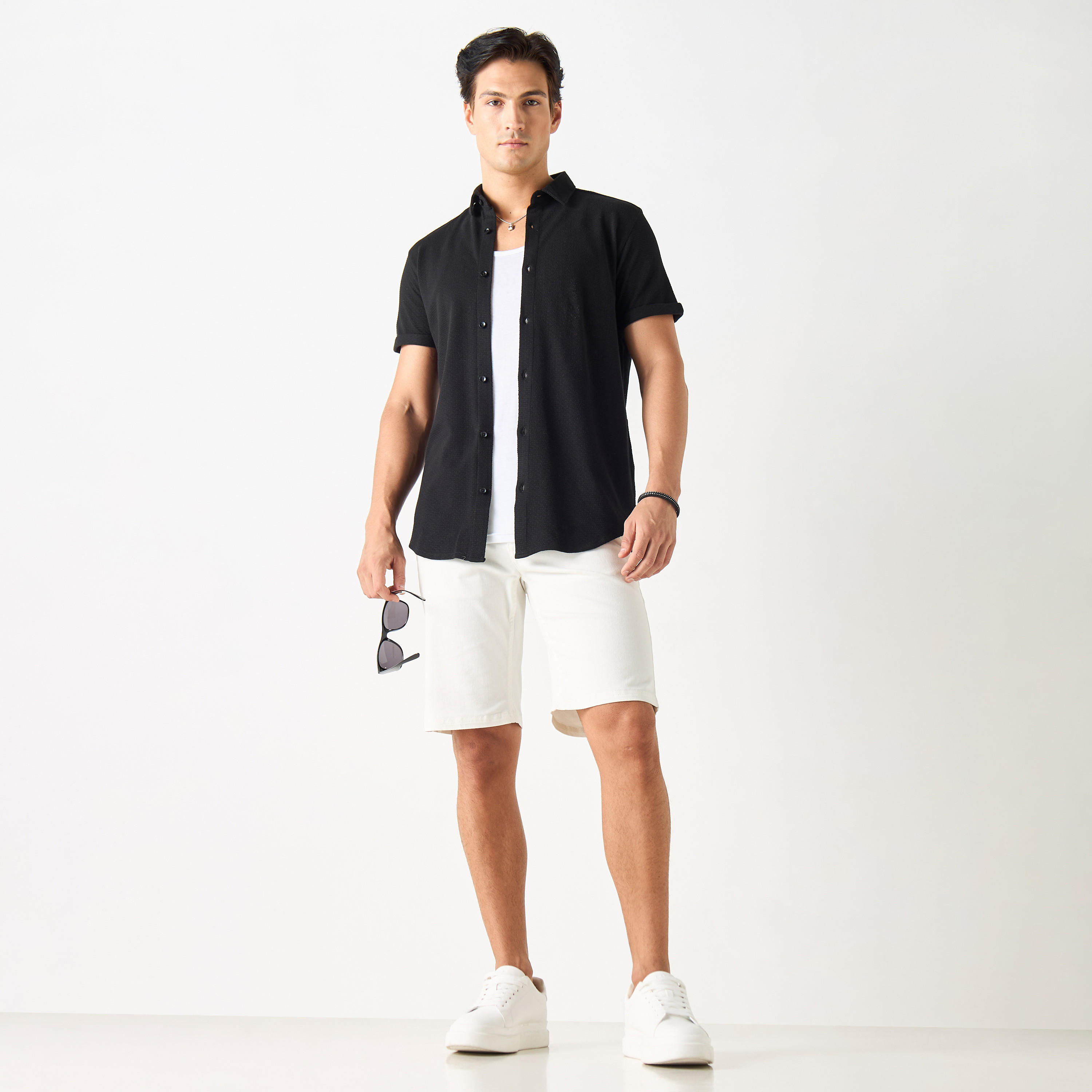 قميص بارز الملمس بياقة عريضة وأكمام قصيرة من آيكونيك-men-clothing-shirts-image-14