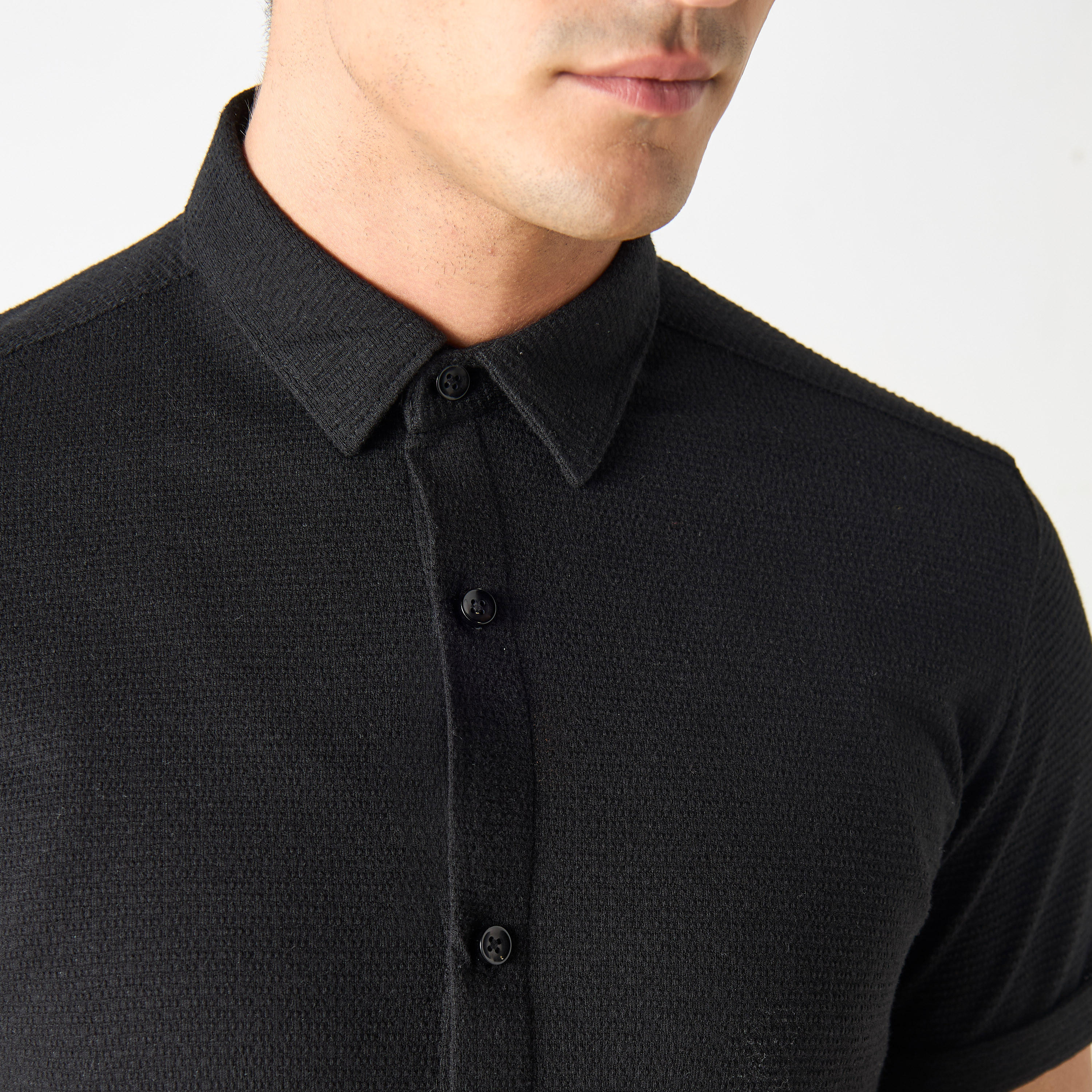 قميص بارز الملمس بياقة عريضة وأكمام قصيرة من آيكونيك-men-clothing-shirts-image-16