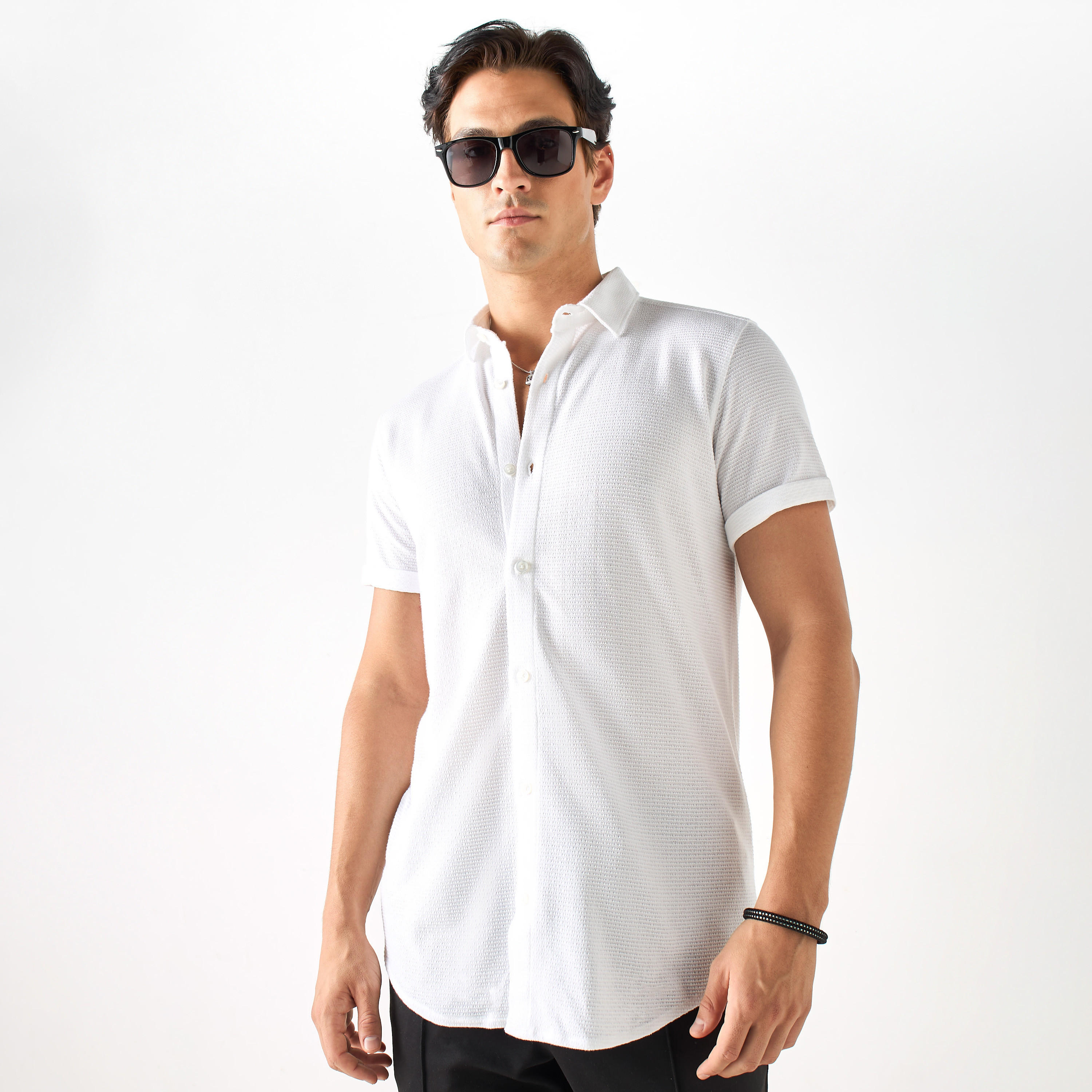 قميص بارز الملمس بياقة عريضة وأكمام قصيرة من آيكونيك-men-clothing-shirts-image-9
