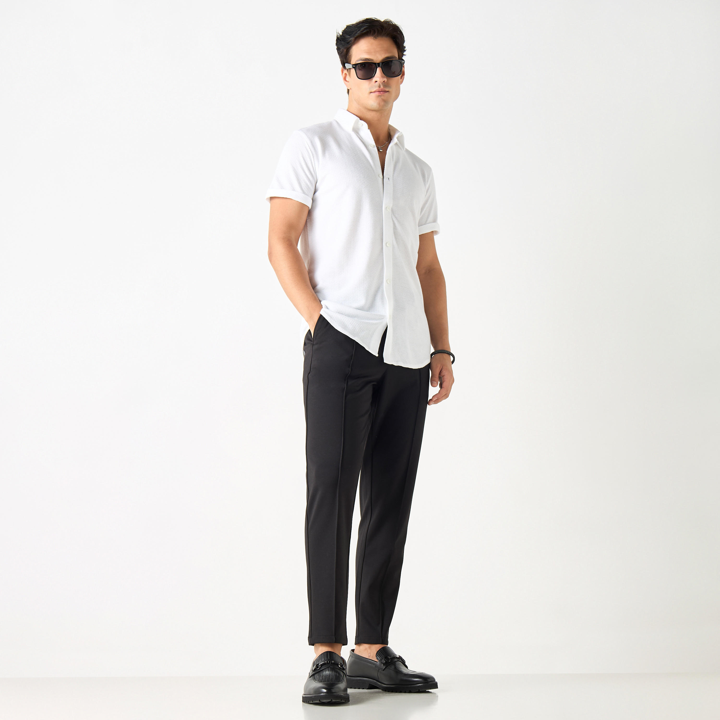 قميص بارز الملمس بياقة عريضة وأكمام قصيرة من آيكونيك-men-clothing-shirts-image-10