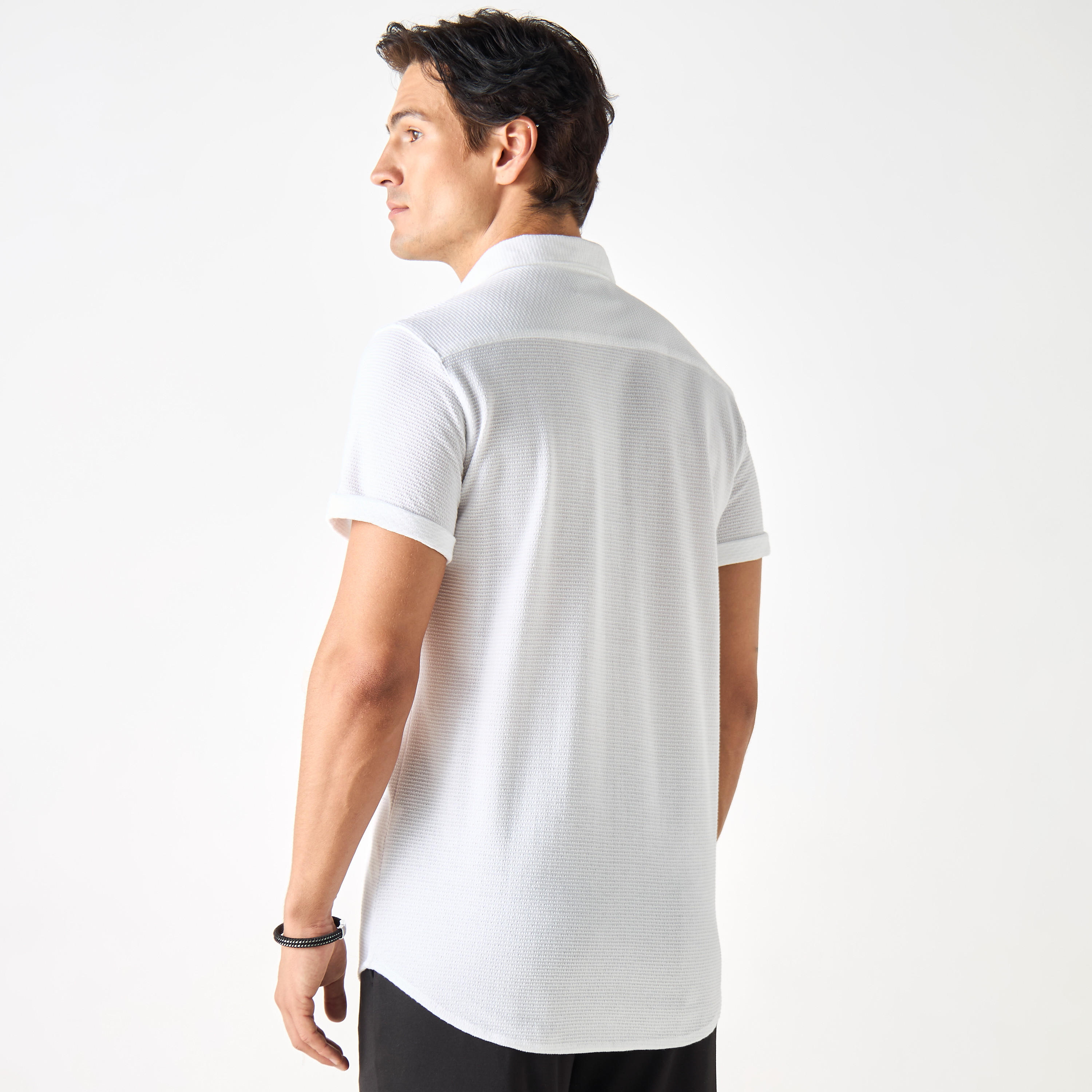 قميص بارز الملمس بياقة عريضة وأكمام قصيرة من آيكونيك-men-clothing-shirts-image-11