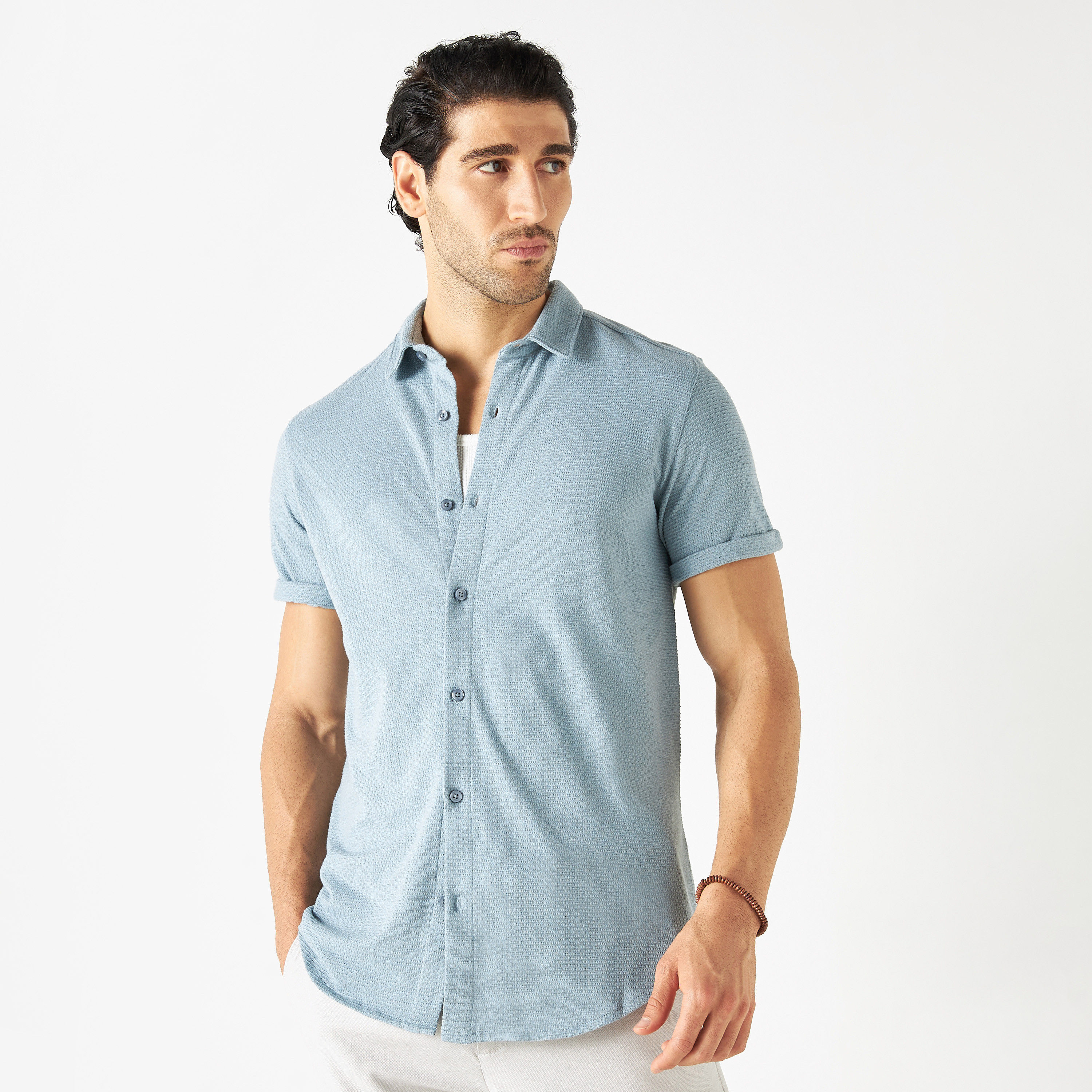 قميص بارز الملمس بياقة عريضة وأكمام قصيرة من آيكونيك-men-clothing-shirts-image-17
