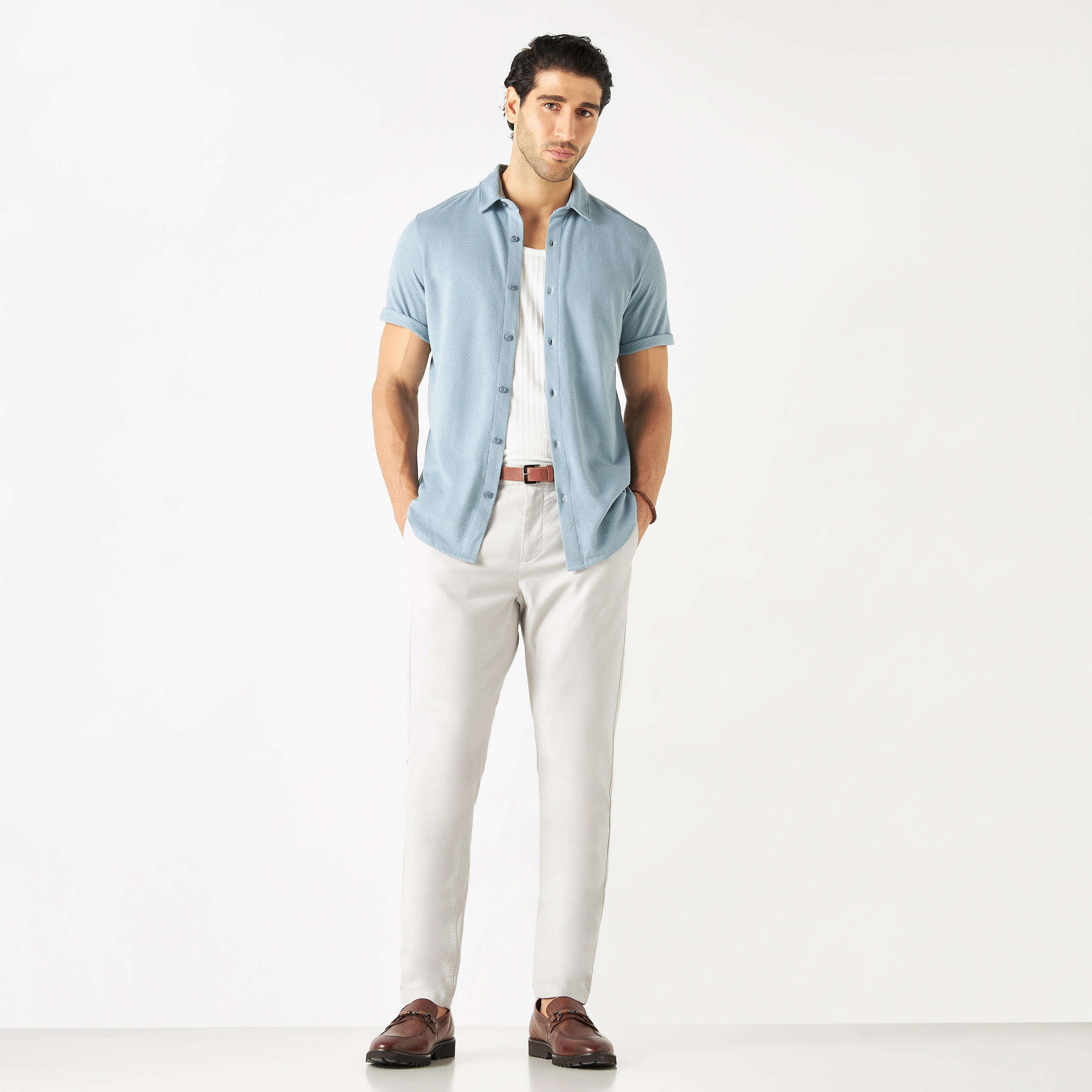 قميص بارز الملمس بياقة عريضة وأكمام قصيرة من آيكونيك-men-clothing-shirts-image-18