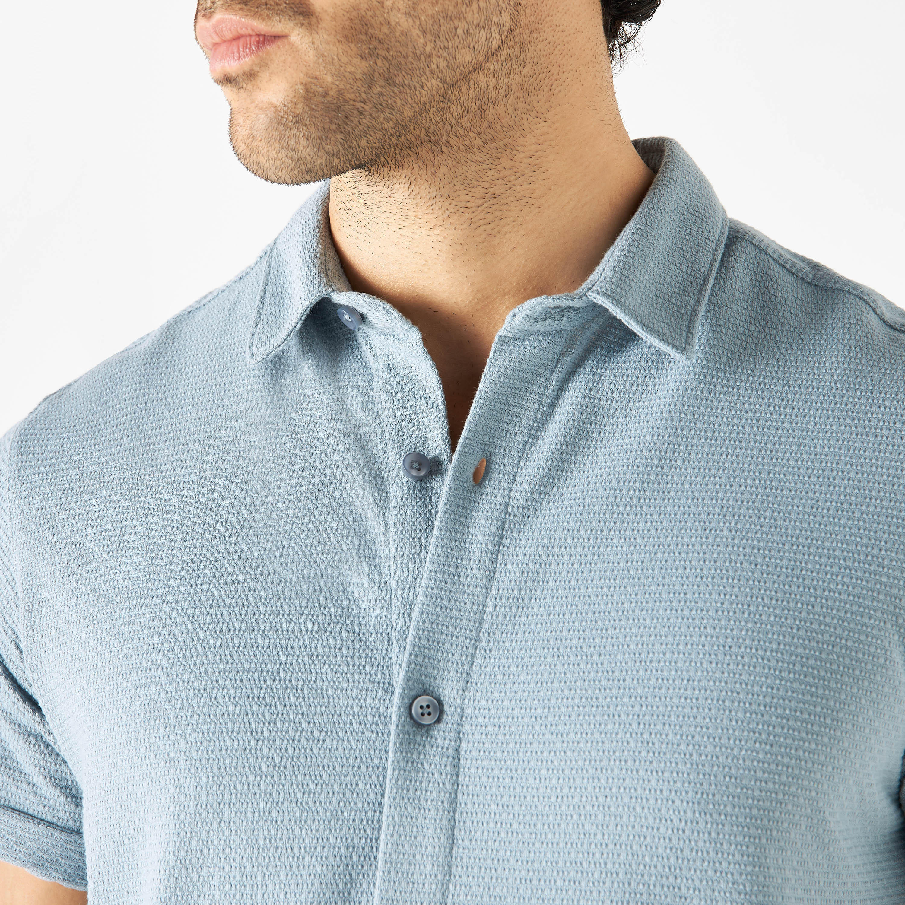 قميص بارز الملمس بياقة عريضة وأكمام قصيرة من آيكونيك-men-clothing-shirts-image-20