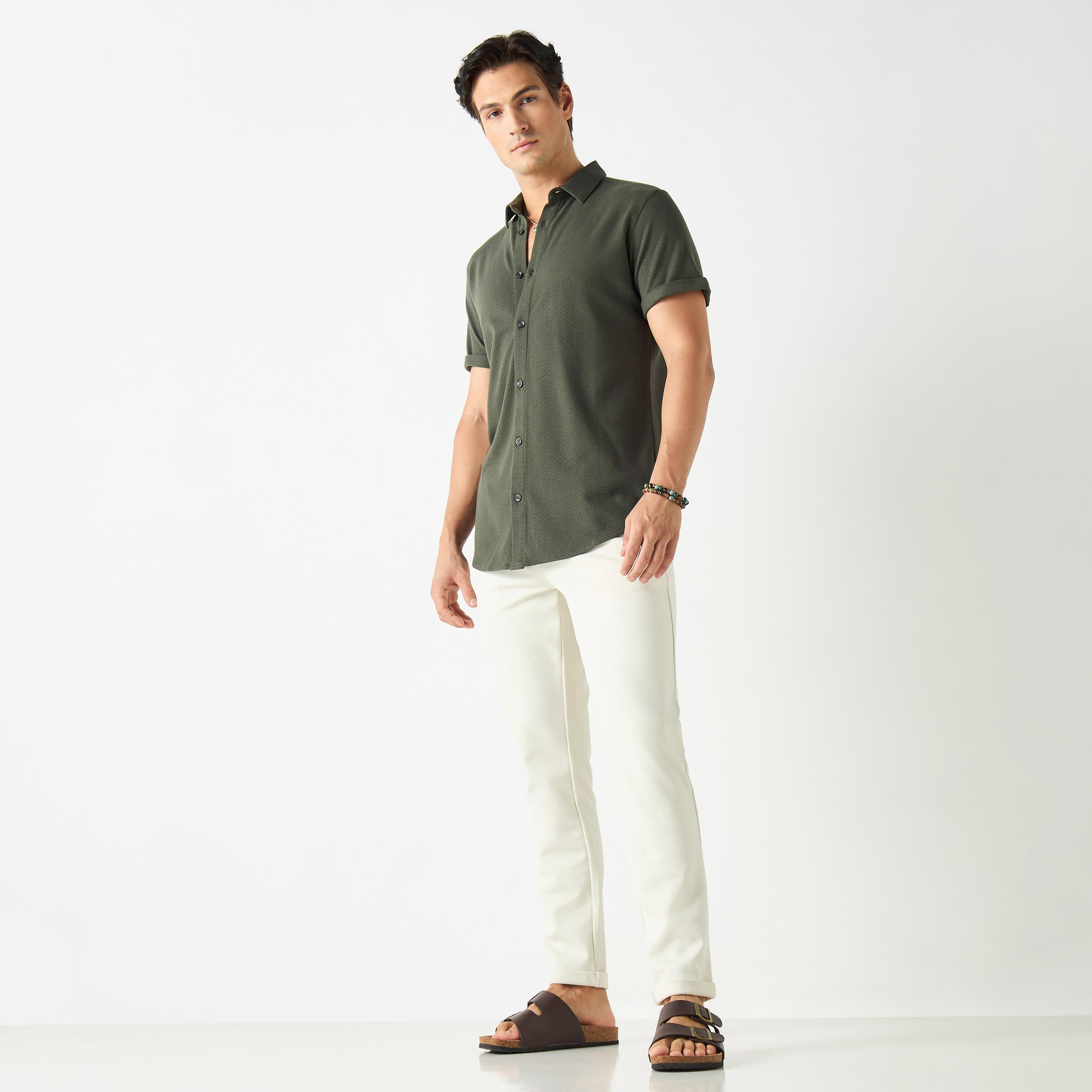 قميص بارز الملمس بياقة عريضة وأكمام قصيرة من آيكونيك-men-clothing-shirts-image-2