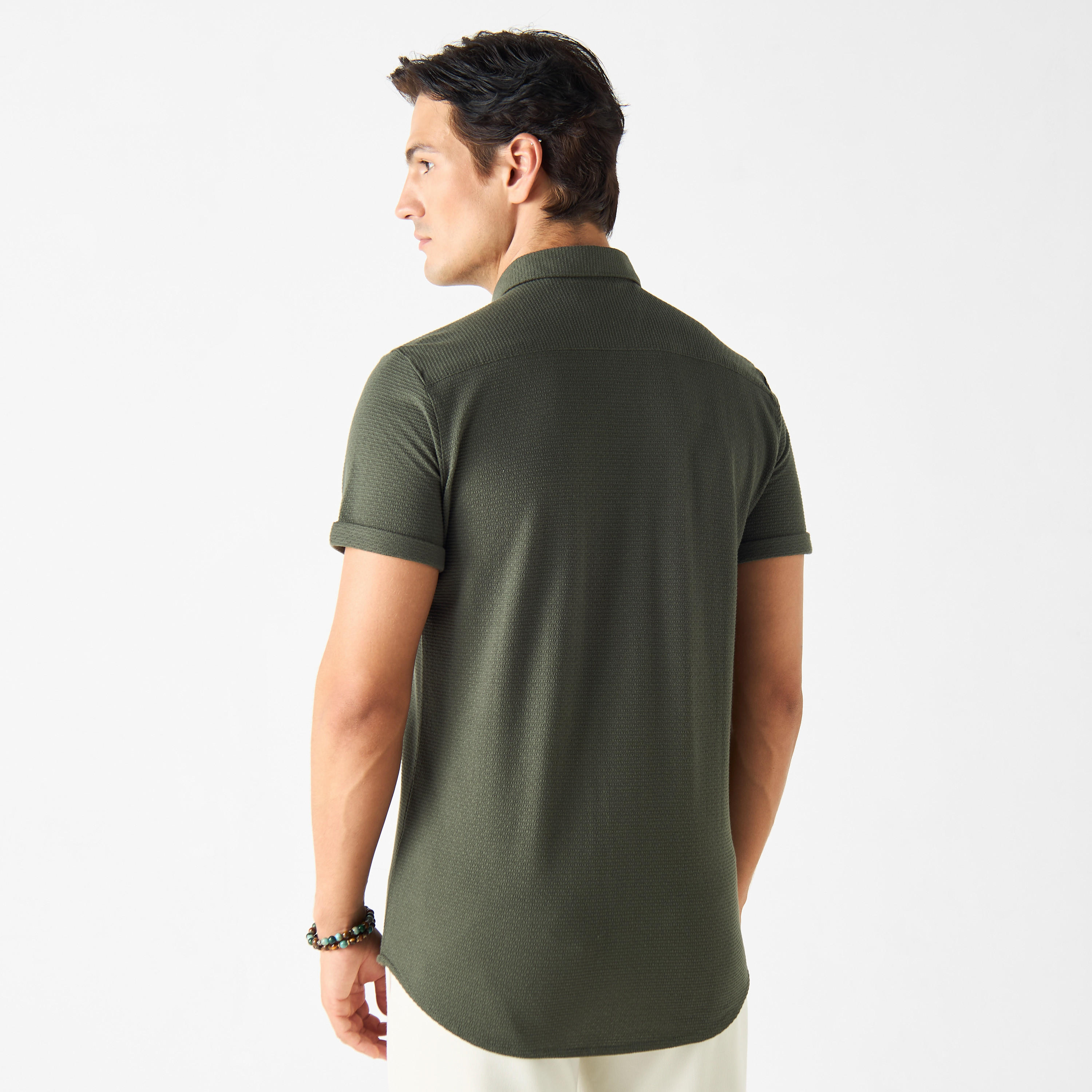 قميص بارز الملمس بياقة عريضة وأكمام قصيرة من آيكونيك-men-clothing-shirts-image-3