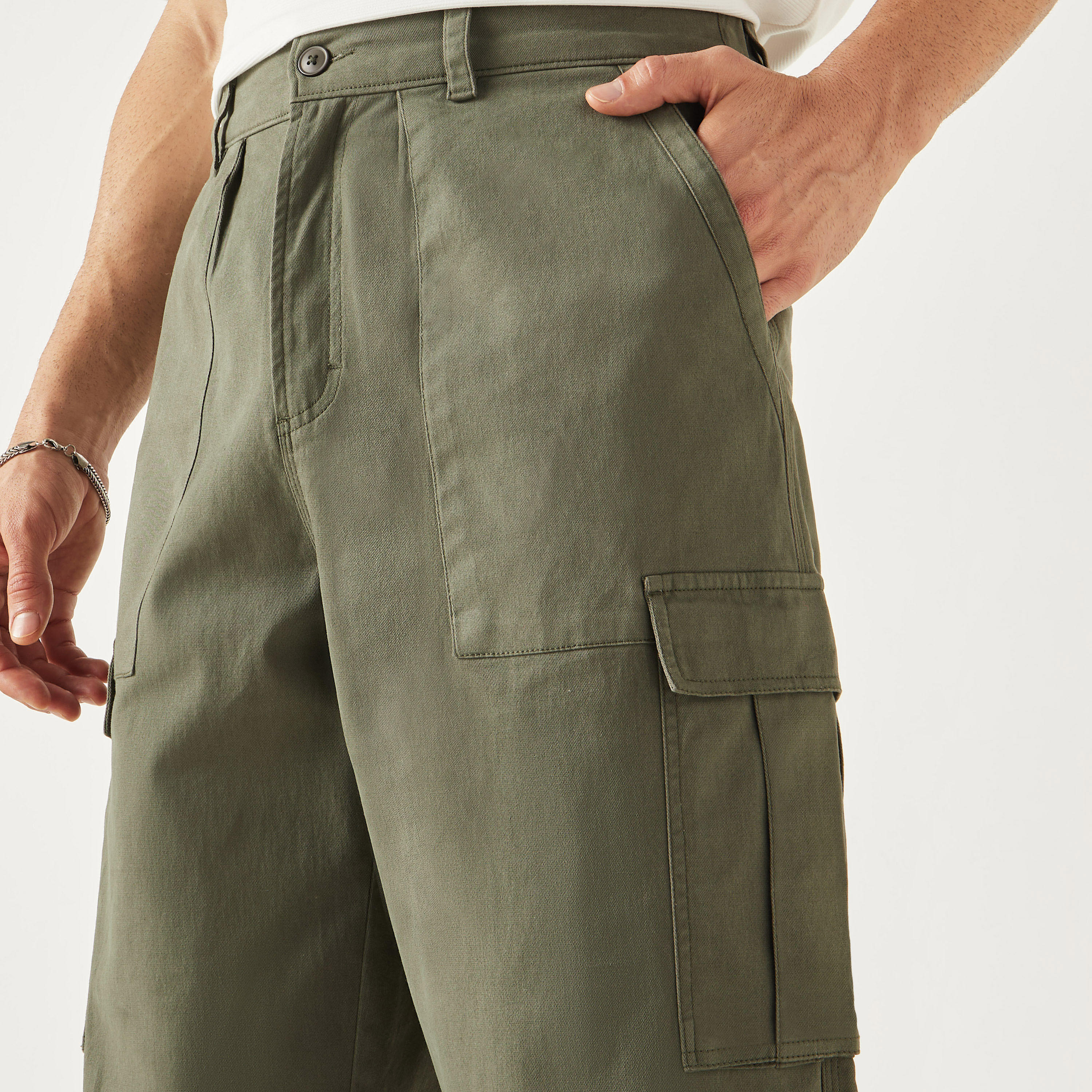 Iconic Solid Mid-Rise Relaxed Fit Pants with Cargo Pockets-men-clothing-bottoms-trousersandchinos-trousers-image-4