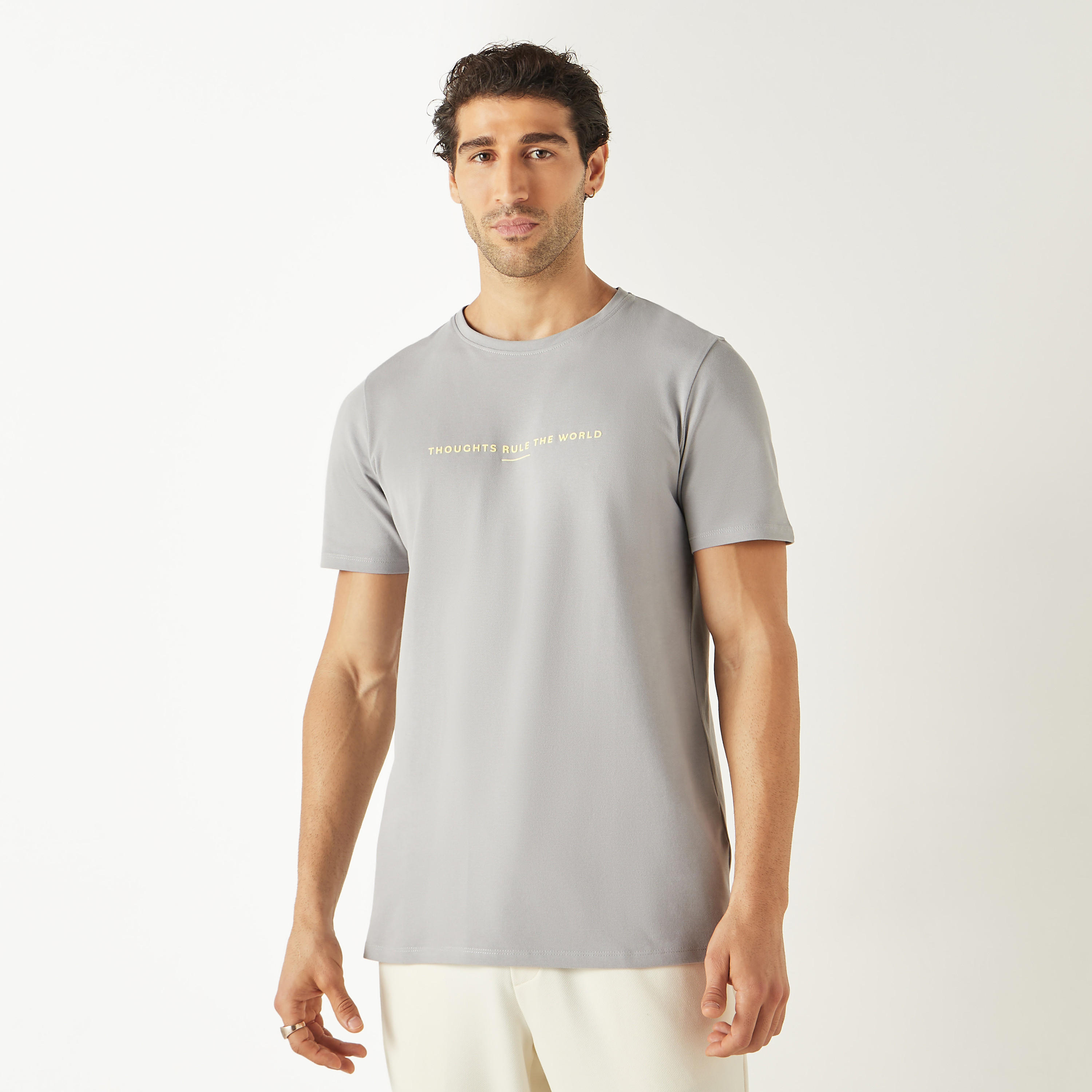 تيشيرت بأكمام قصيرة وطبعات تايبوجرافيك من آيكونيك-men-clothing-tshirtsandpolos-tshirts-image-9