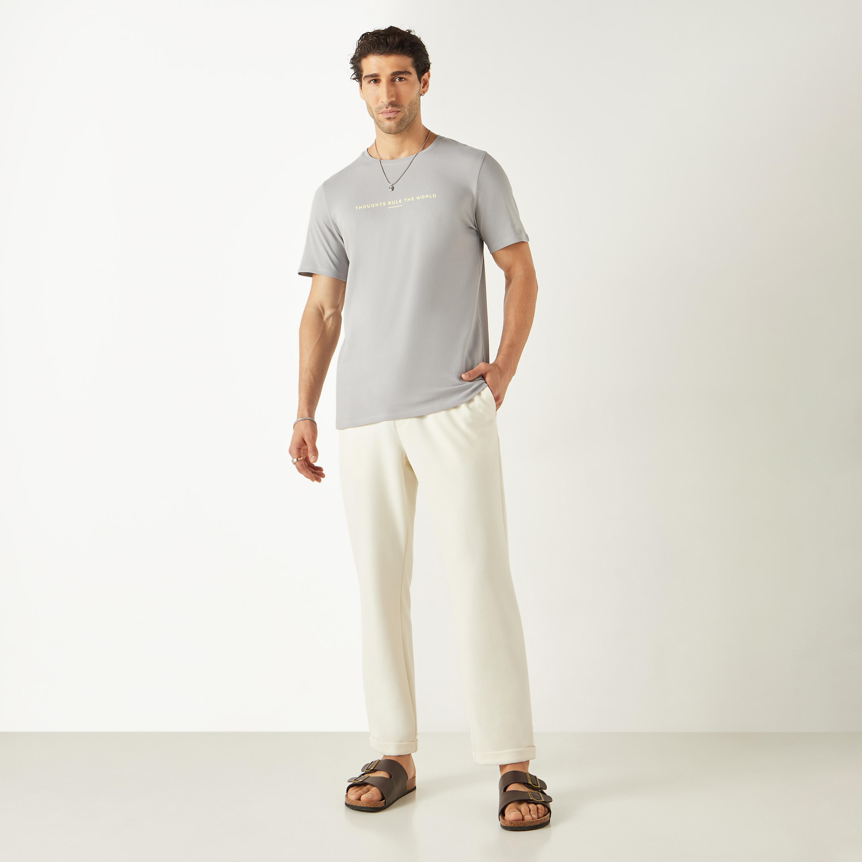 تيشيرت بأكمام قصيرة وطبعات تايبوجرافيك من آيكونيك-men-clothing-tshirtsandpolos-tshirts-image-10