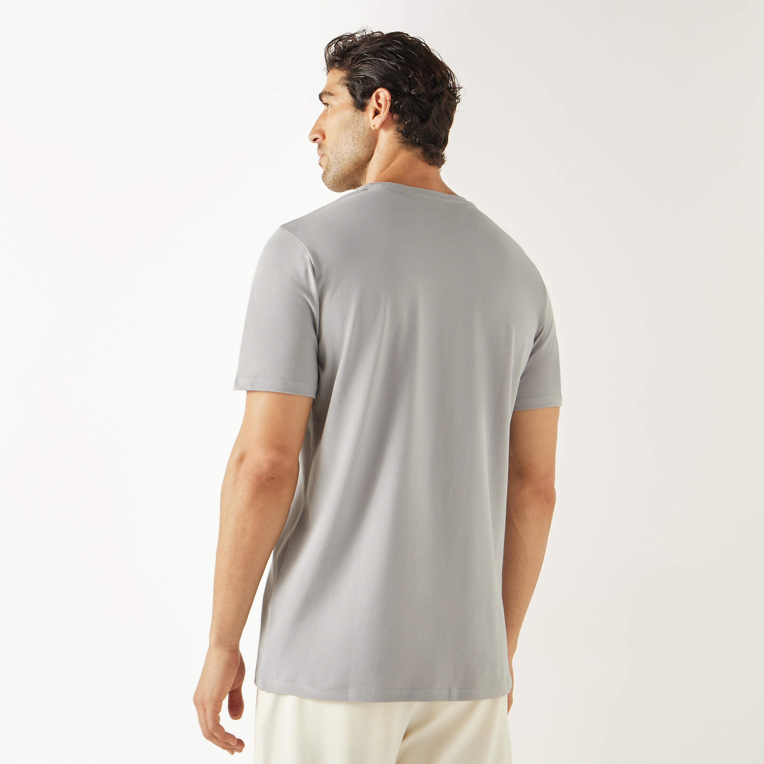 تيشيرت بأكمام قصيرة وطبعات تايبوجرافيك من آيكونيك-men-clothing-tshirtsandpolos-tshirts-image-11