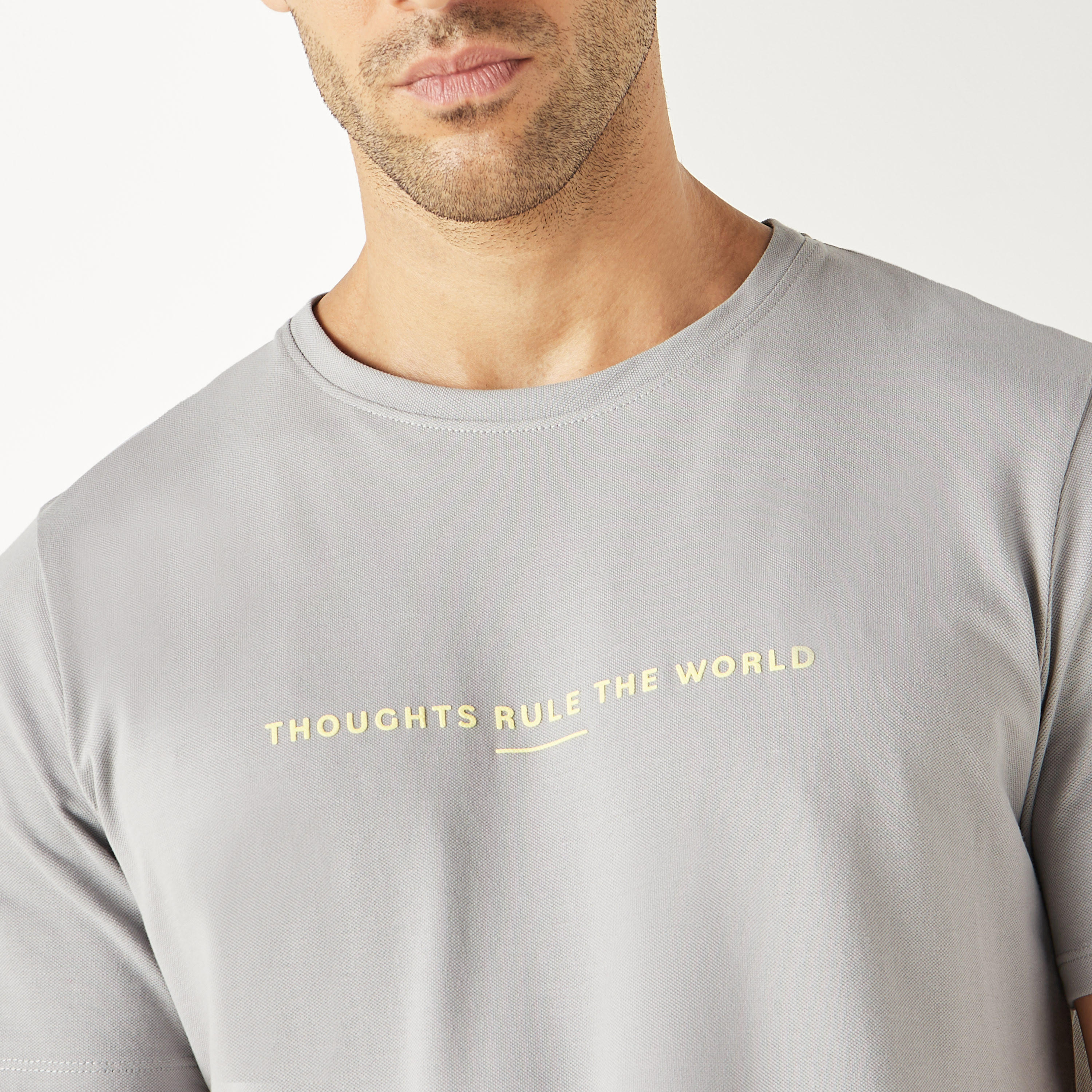 تيشيرت بأكمام قصيرة وطبعات تايبوجرافيك من آيكونيك-men-clothing-tshirtsandpolos-tshirts-image-12