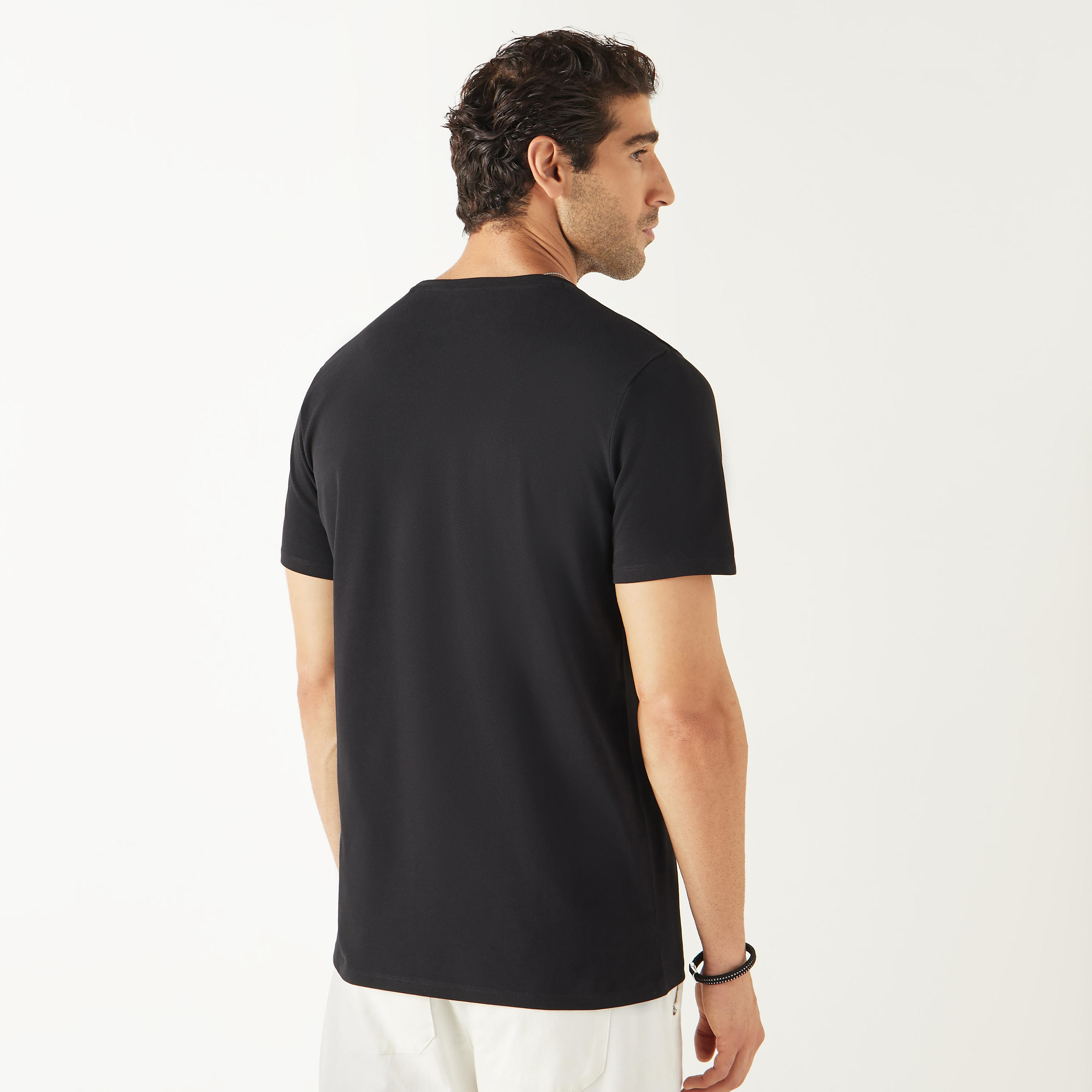تيشيرت بأكمام قصيرة وطبعات تايبوجرافيك من آيكونيك-men-clothing-tshirtsandpolos-tshirts-image-23