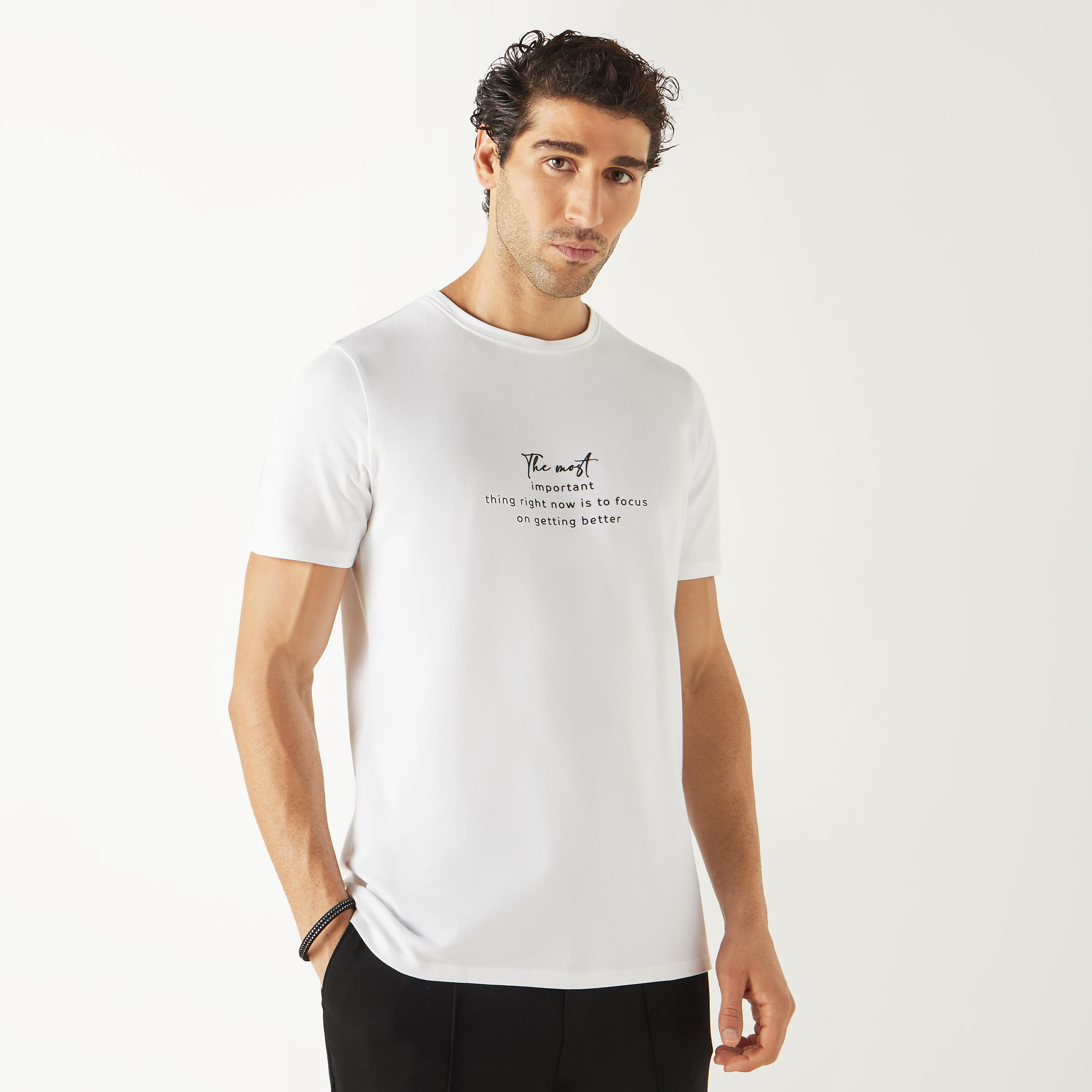 تيشيرت بأكمام قصيرة وطبعات تايبوجرافيك من آيكونيك-men-clothing-tshirtsandpolos-tshirts-image-1