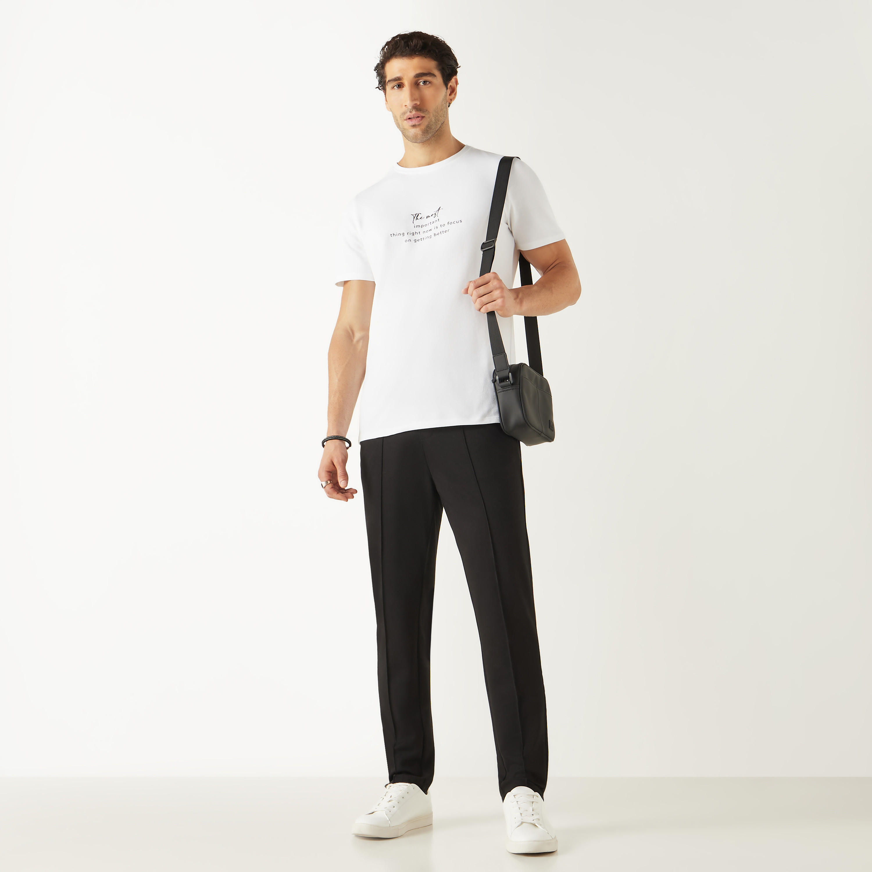 تيشيرت بأكمام قصيرة وطبعات تايبوجرافيك من آيكونيك-men-clothing-tshirtsandpolos-tshirts-image-2