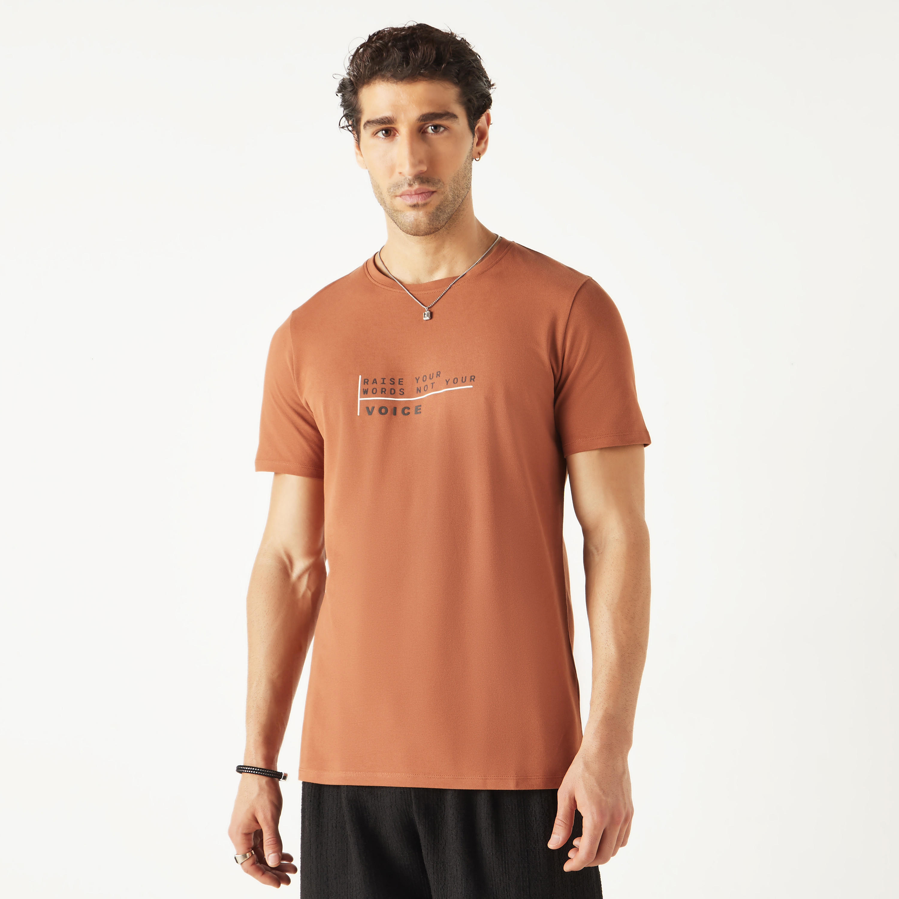 تيشيرت بأكمام قصيرة وطبعات تايبوجرافيك من آيكونيك-men-clothing-tshirtsandpolos-tshirts-image-17