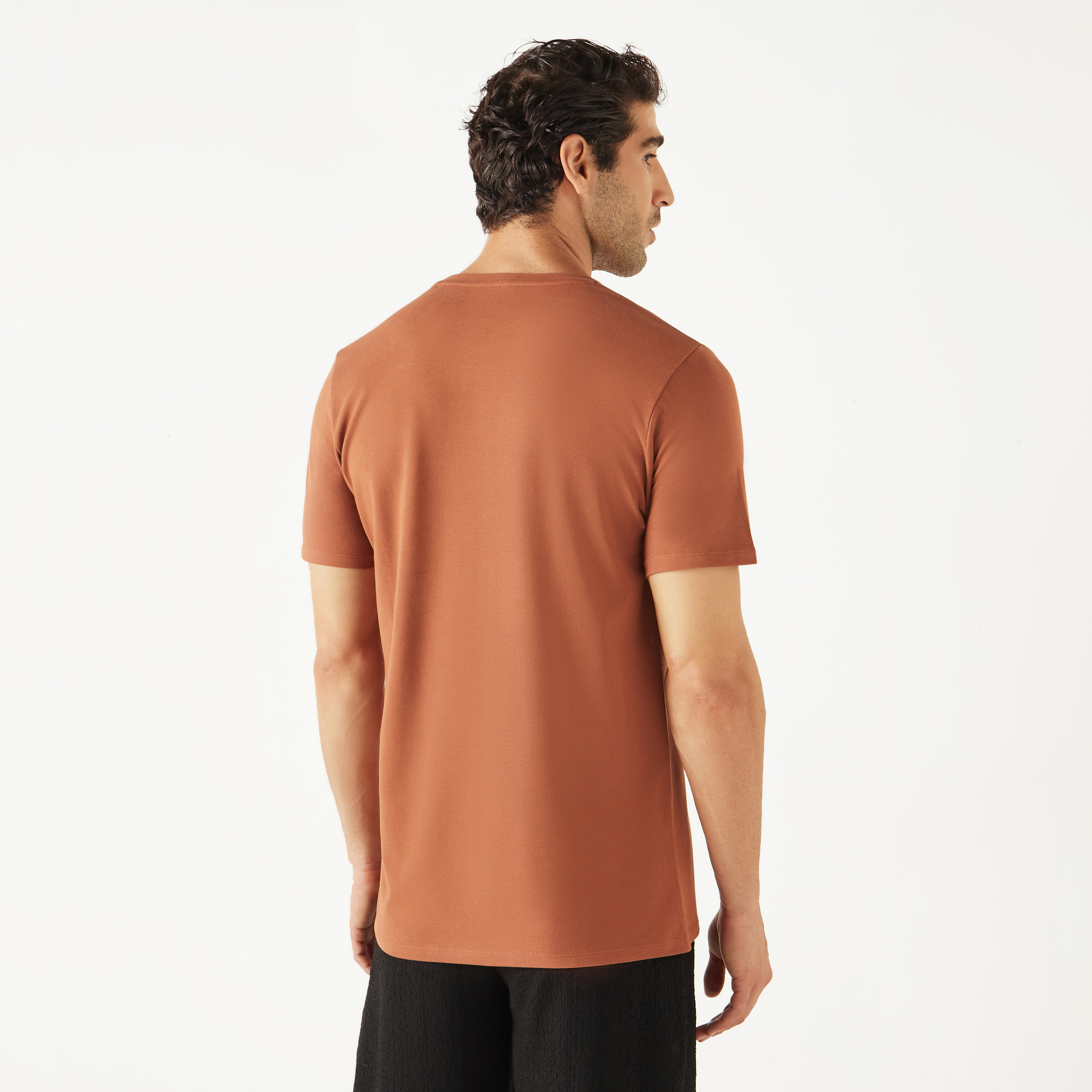 تيشيرت بأكمام قصيرة وطبعات تايبوجرافيك من آيكونيك-men-clothing-tshirtsandpolos-tshirts-image-18