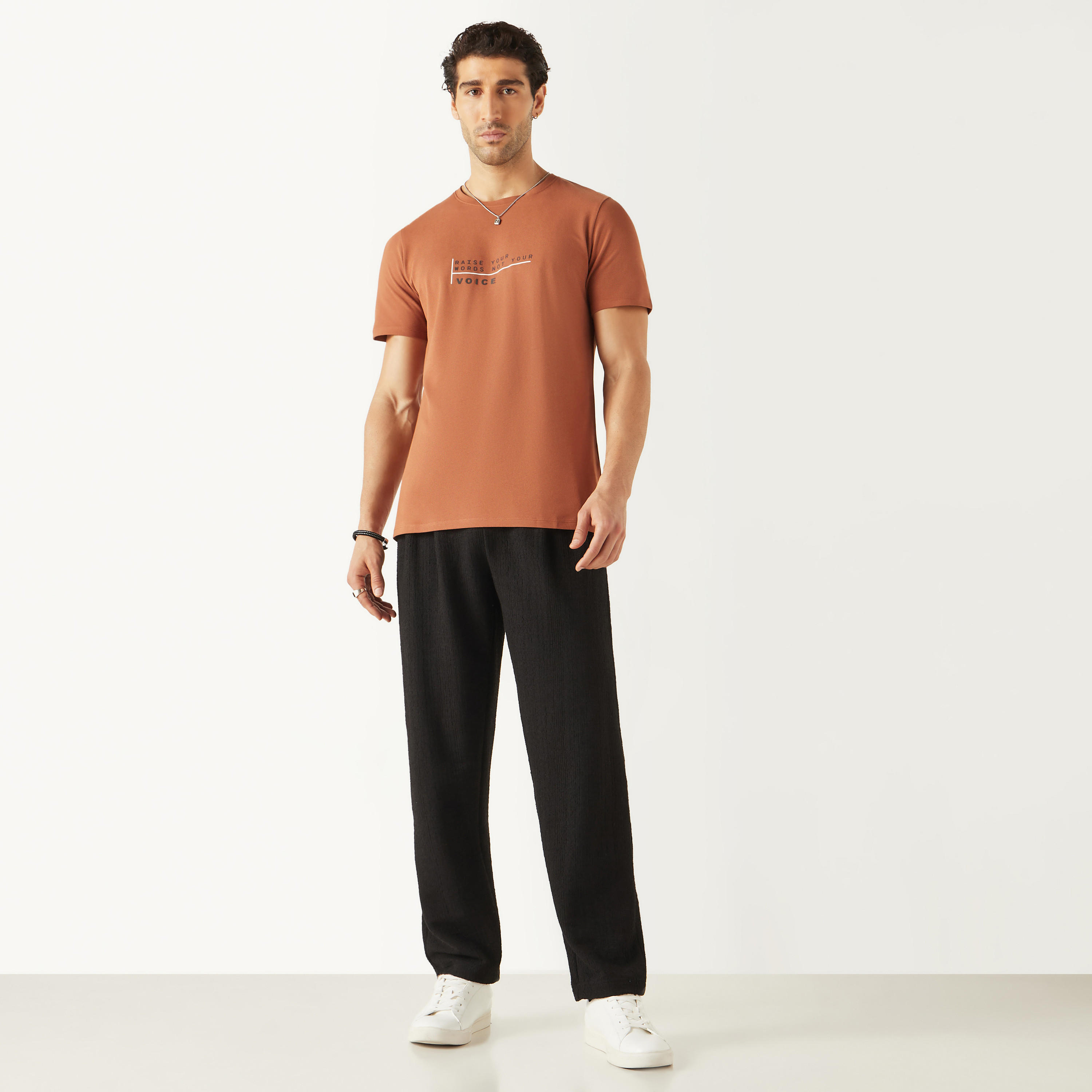 تيشيرت بأكمام قصيرة وطبعات تايبوجرافيك من آيكونيك-men-clothing-tshirtsandpolos-tshirts-image-19