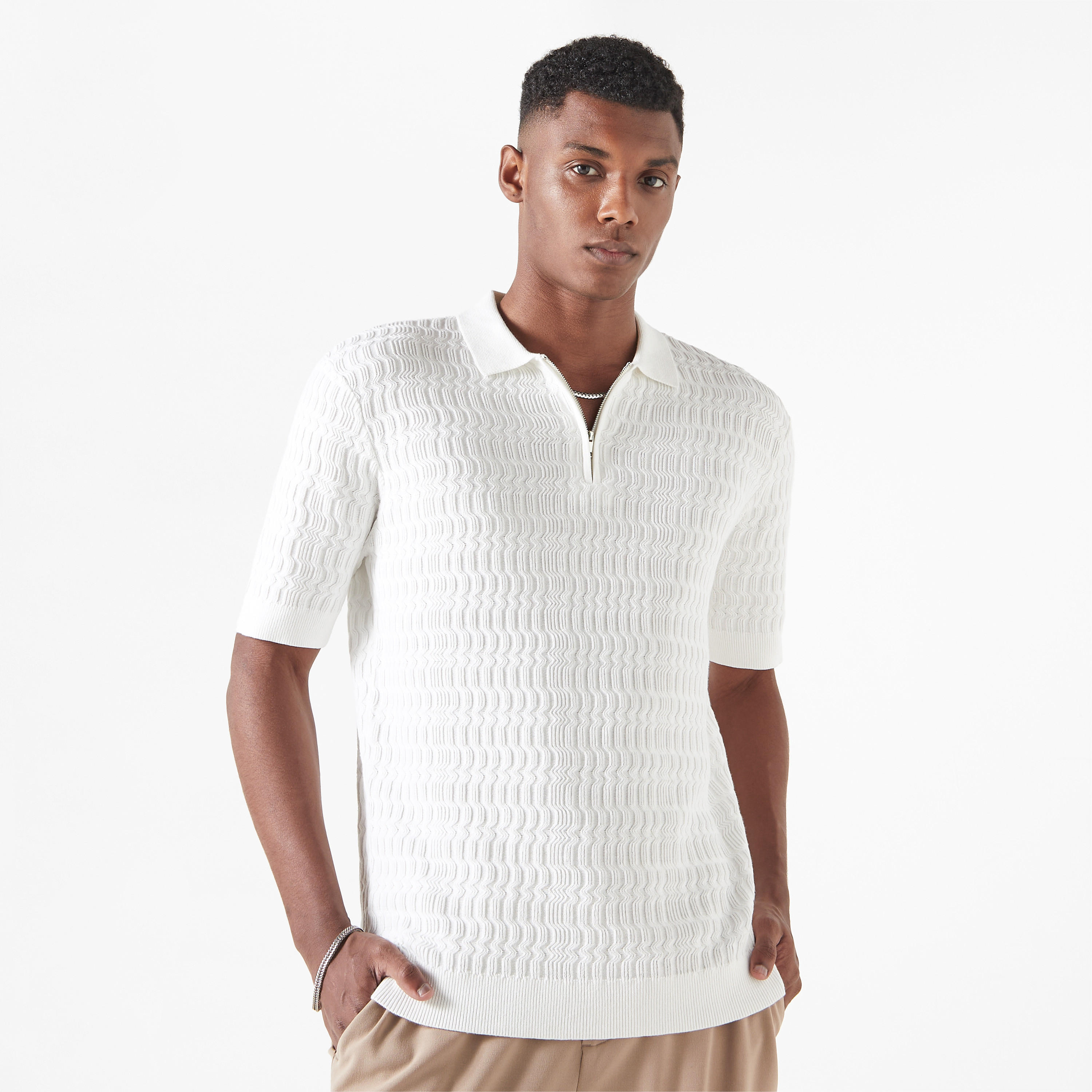 كنزة بارزة الملمس بأكمام قصيرة وياقة عادية من آيكونيك-men-clothing-tshirtsandpolos-polos-image-1