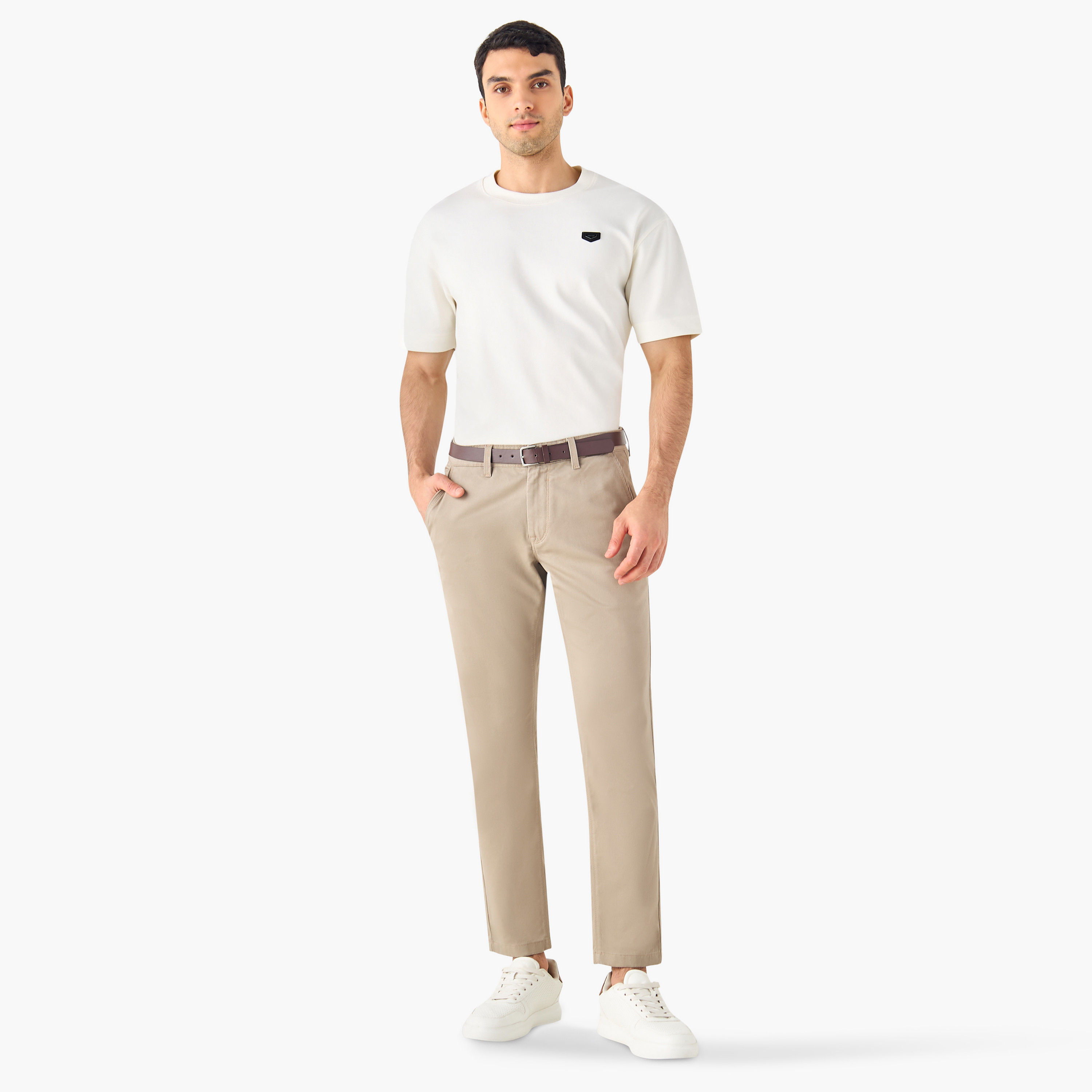 تيشيرت بياقة ضيّقة وأكمام قصيرة وتفاصيل زخارف من آيكونيك-men-clothing-tshirtsandpolos-tshirts-image-14