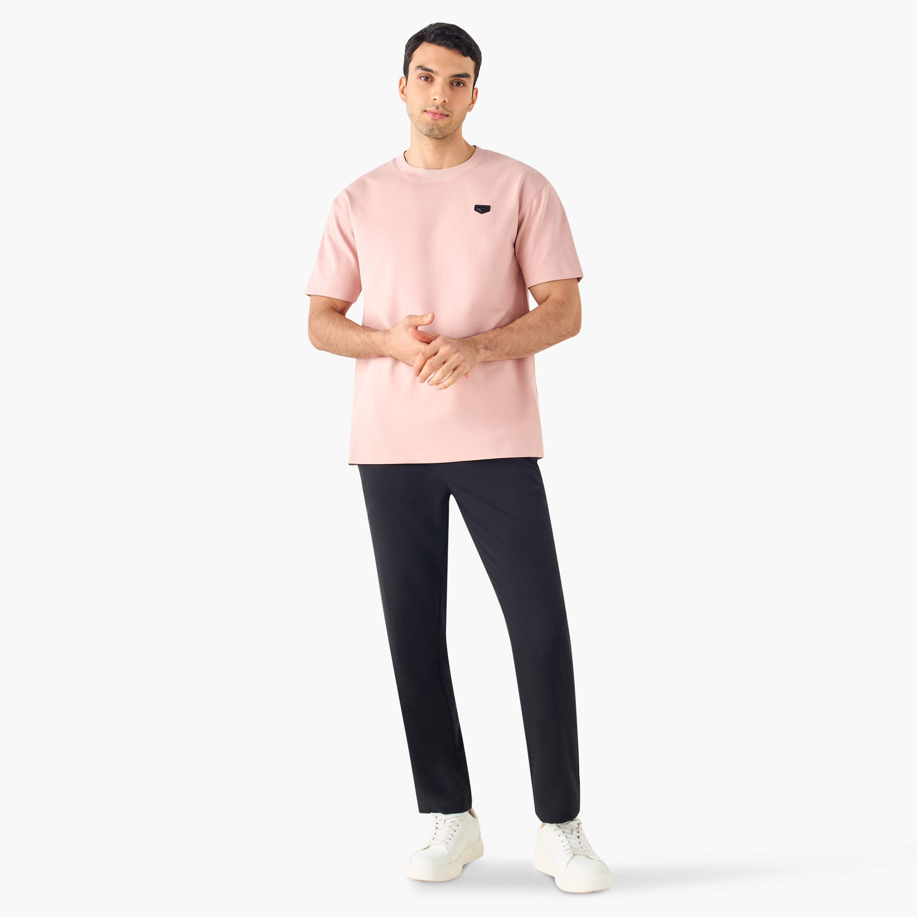 تيشيرت بياقة ضيّقة وأكمام قصيرة وتفاصيل زخارف من آيكونيك-men-clothing-tshirtsandpolos-tshirts-image-6