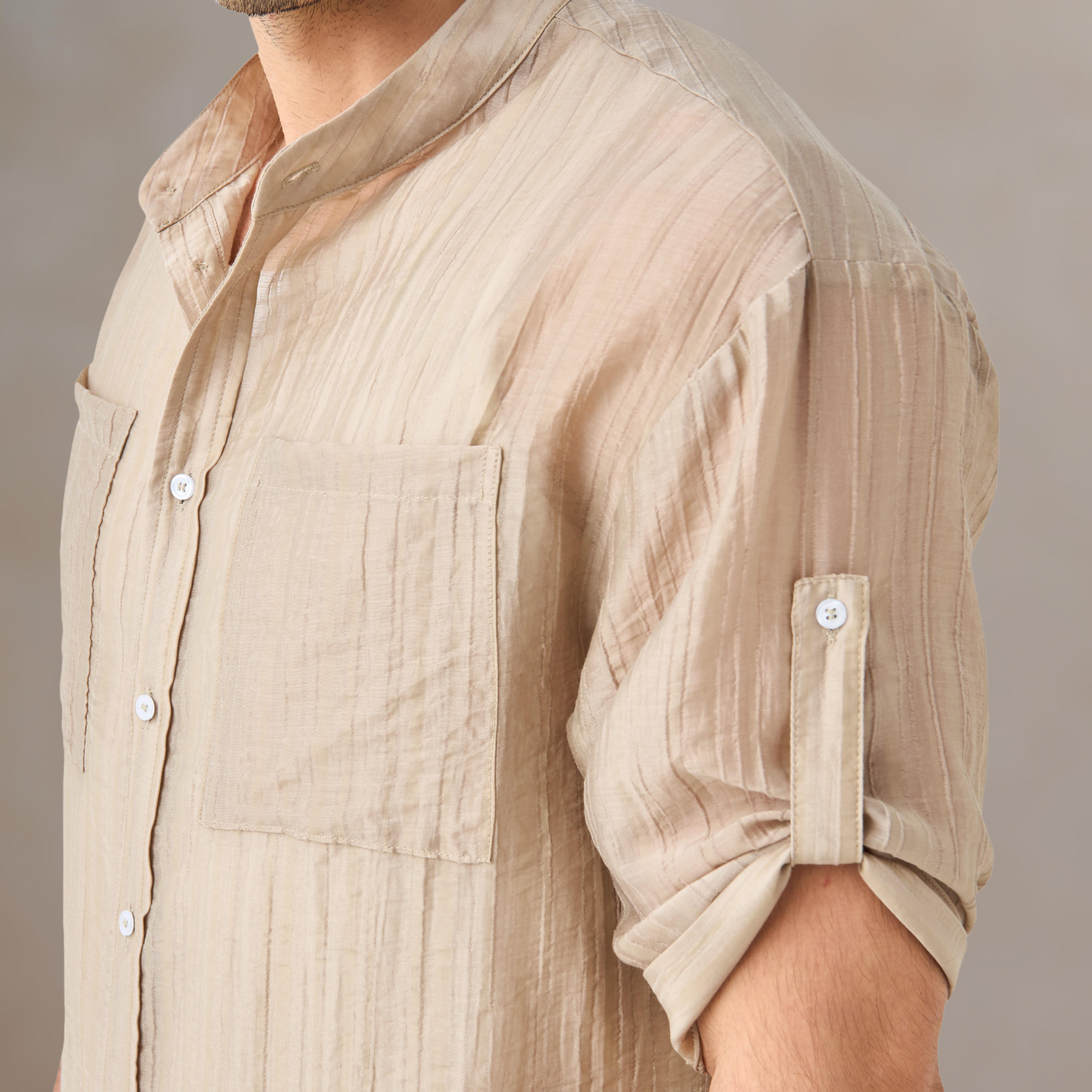 قميص ماندارين بارز الملمس بأكمام ثلاثة أرباع وجيوب على الصدر من أيكونيك-men-clothing-shirts-image-6