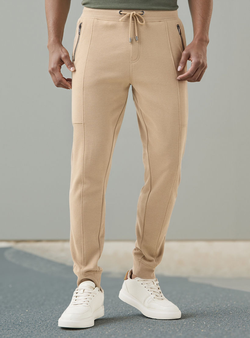 بنطلون رياضي بقصّة سليم وخصر مطاطي وجيوب من أيكونيك-men-clothing-bottoms-joggers-image-1