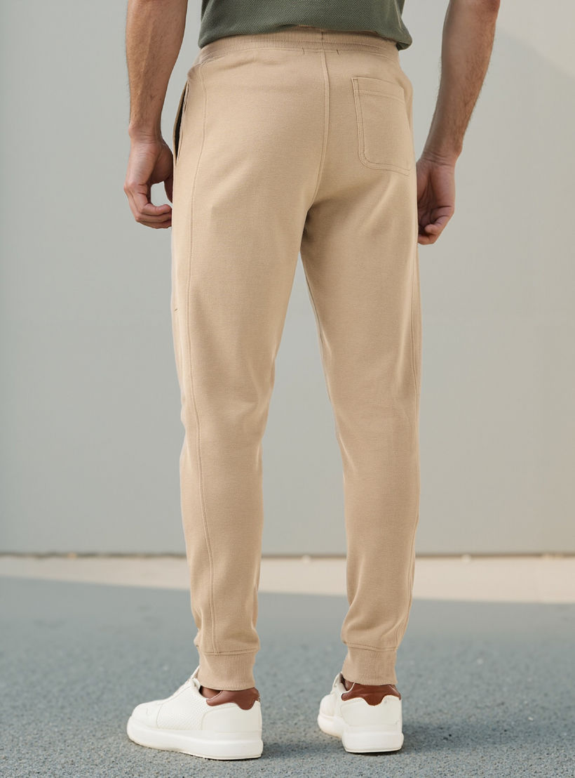بنطلون رياضي بقصّة سليم وخصر مطاطي وجيوب من أيكونيك-men-clothing-bottoms-joggers-image-3
