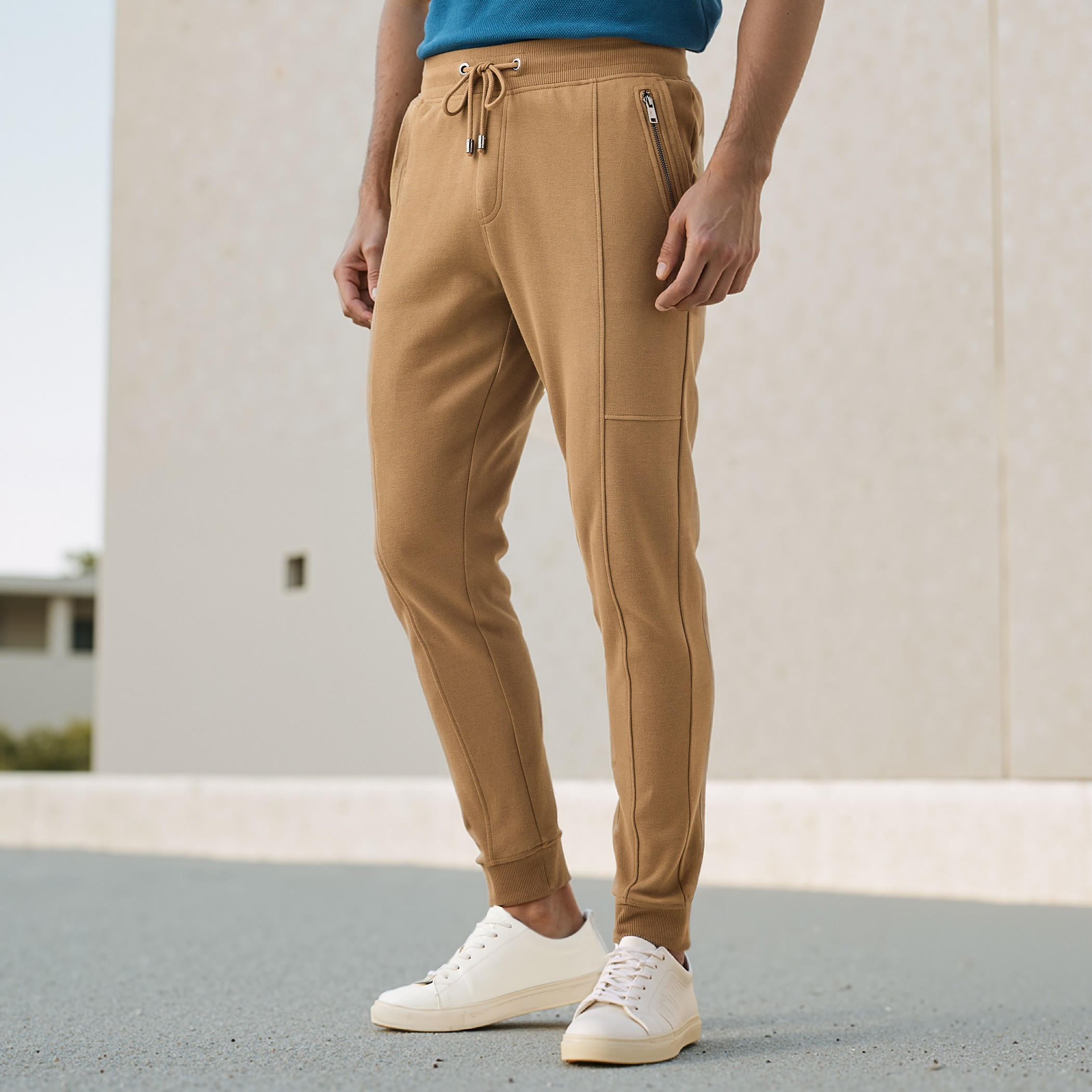 بنطلون رياضي بقصّة سليم وخصر مطاطي وجيوب من أيكونيك-men-clothing-bottoms-joggers-image-1