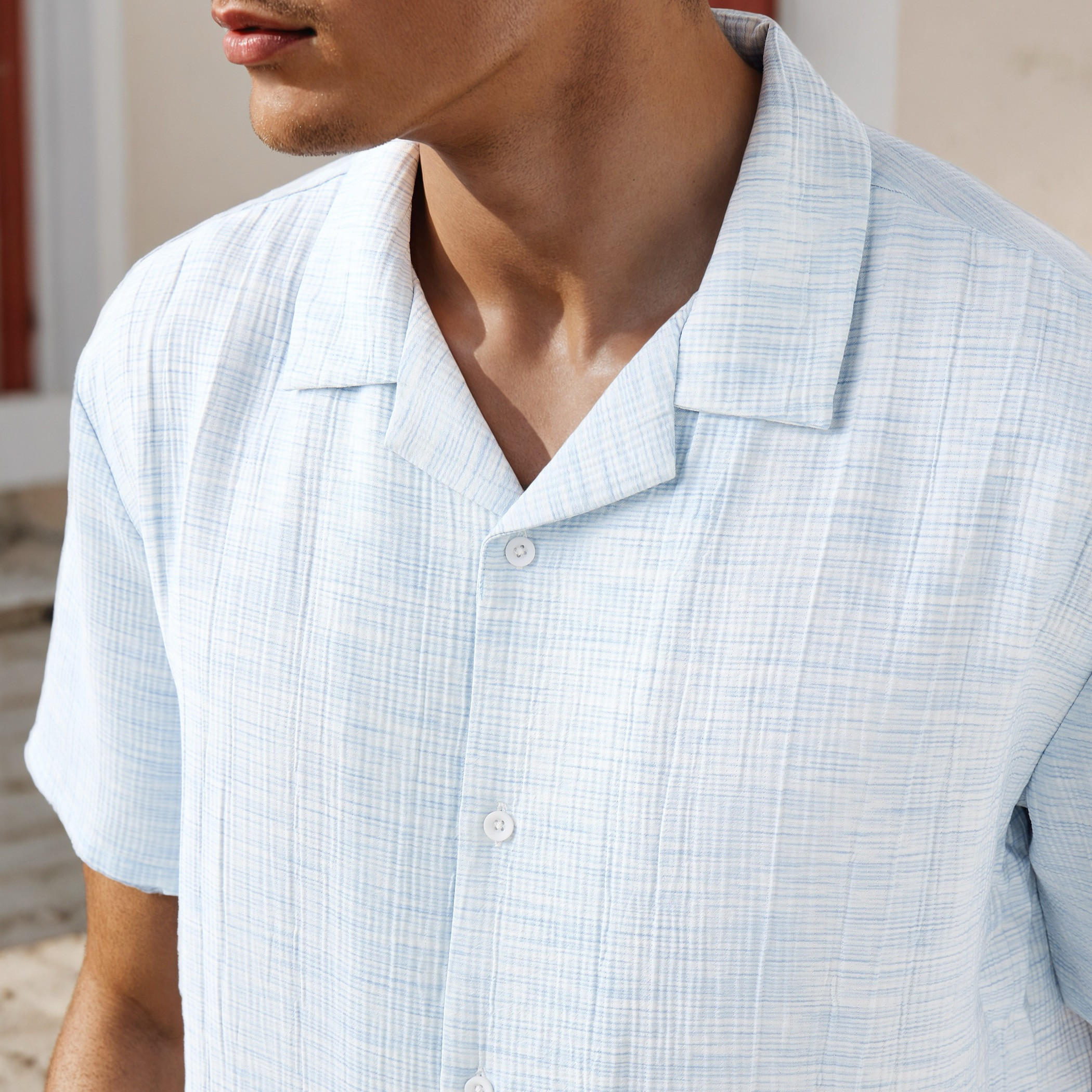قميص بارز الملمس بياقة وقصة عادية من آيكونيك-men-clothing-shirts-image-2